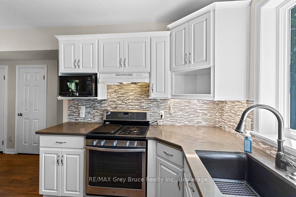 441 Frank Street, South Bruce Peninsula, ON N0H 2T0 photo 3