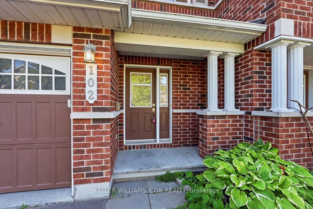 102 Garrity Crescent, Barrhaven, ON K2J 3T4 photo 2