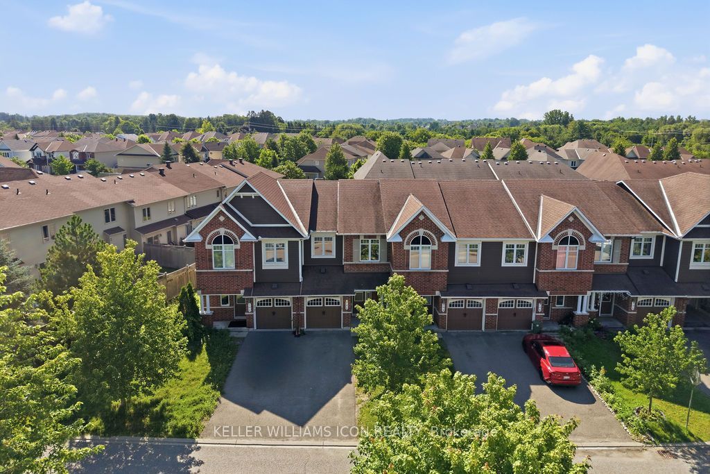 102 Garrity Crescent, Barrhaven, ON K2J 3T4 photo 3