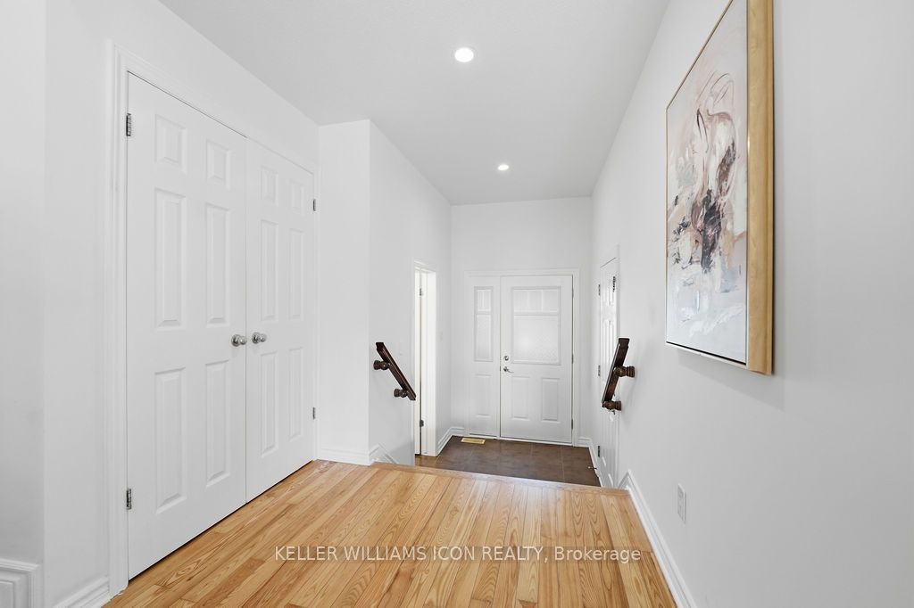 102 Garrity Crescent, Barrhaven, ON K2J 3T4 photo 5
