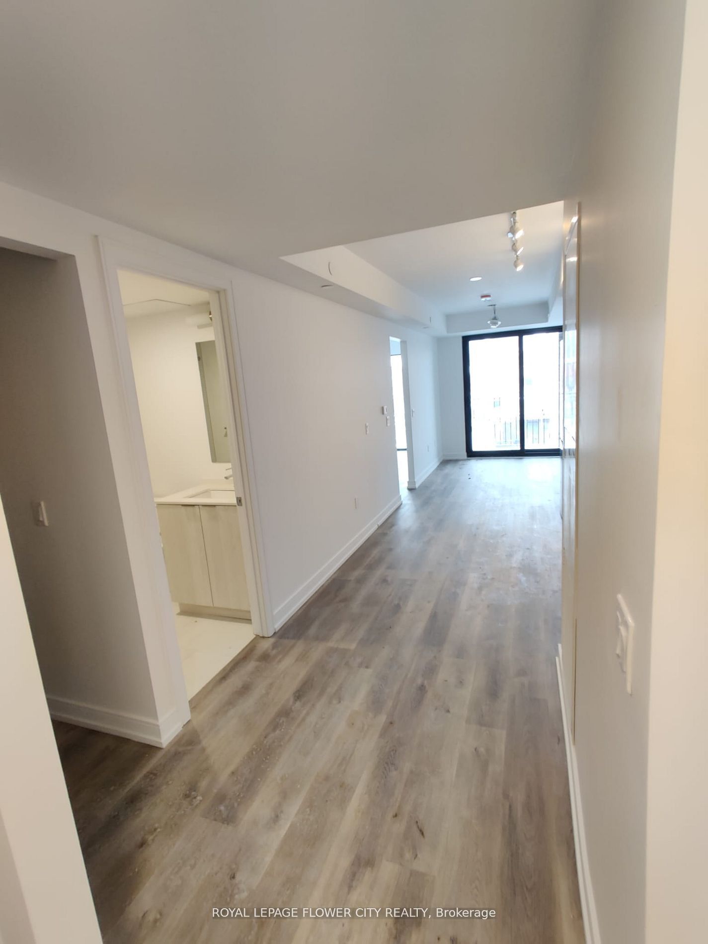 1 Jarvis Street 311, Hamilton, ON L8R 0A8 photo 3