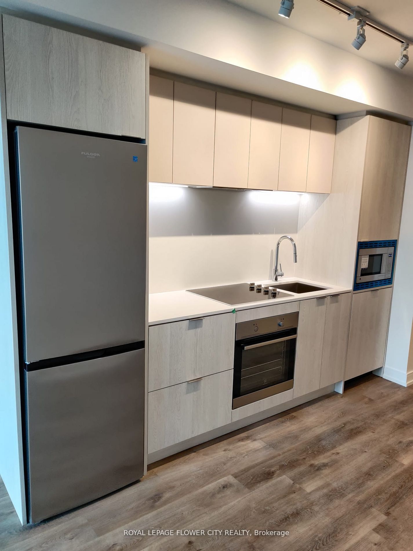 1 Jarvis Street 311, Hamilton, ON L8R 0A8 photo 5