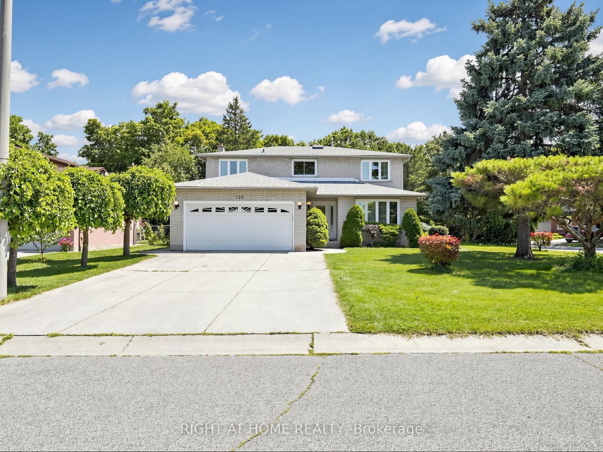 138 Strawberry Drive, Hamilton, ON L8E 4R7