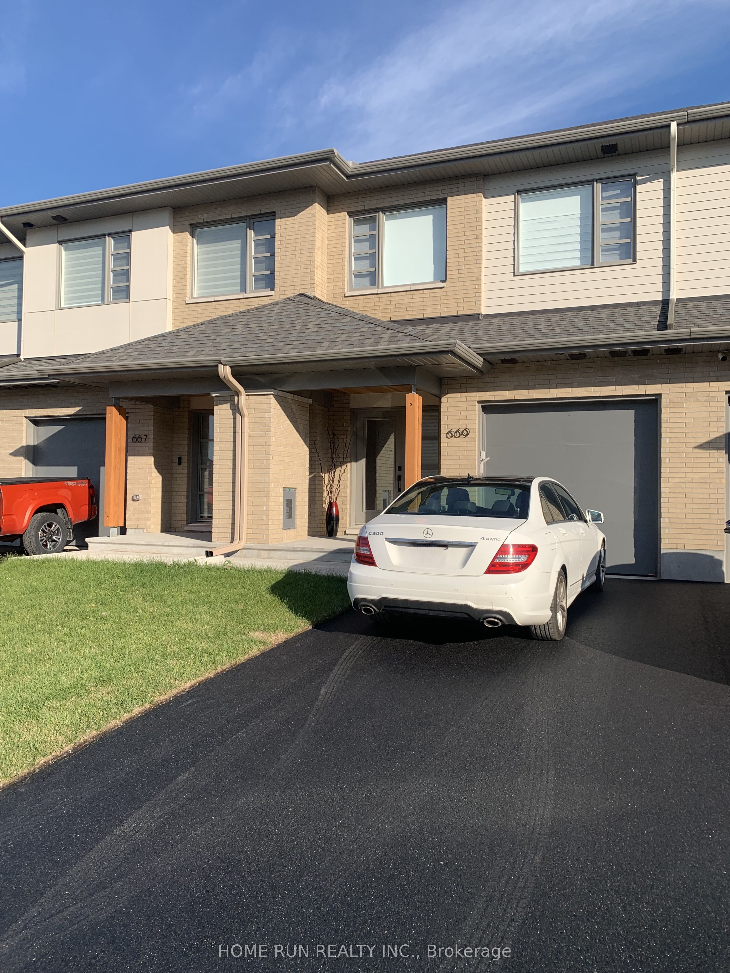 669 Honeydew Street, Blossom Park - Airport and Area, ON K1X 0K5