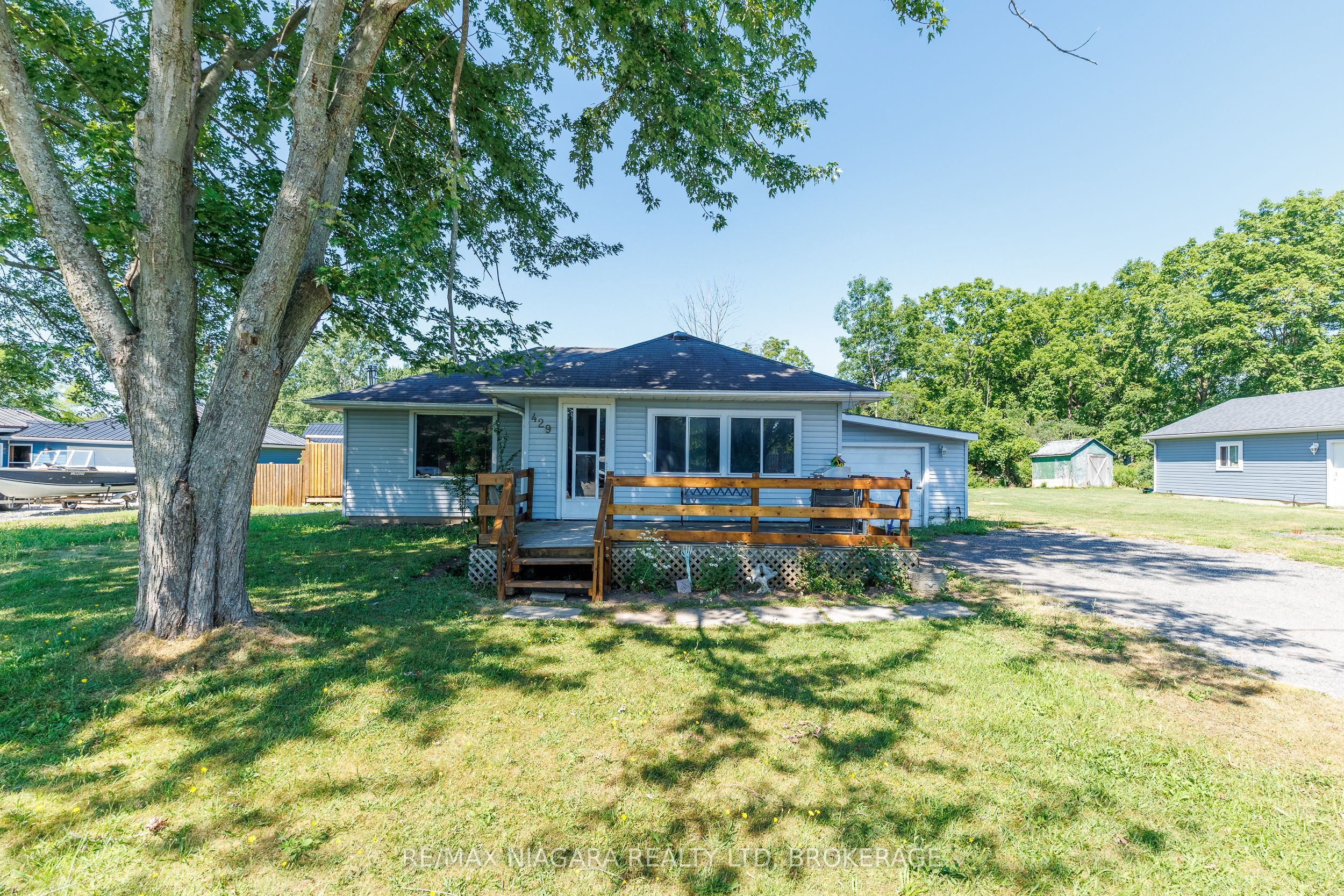 429 Delaware Avenue, Fort Erie, ON L2A 5M4 photo 3