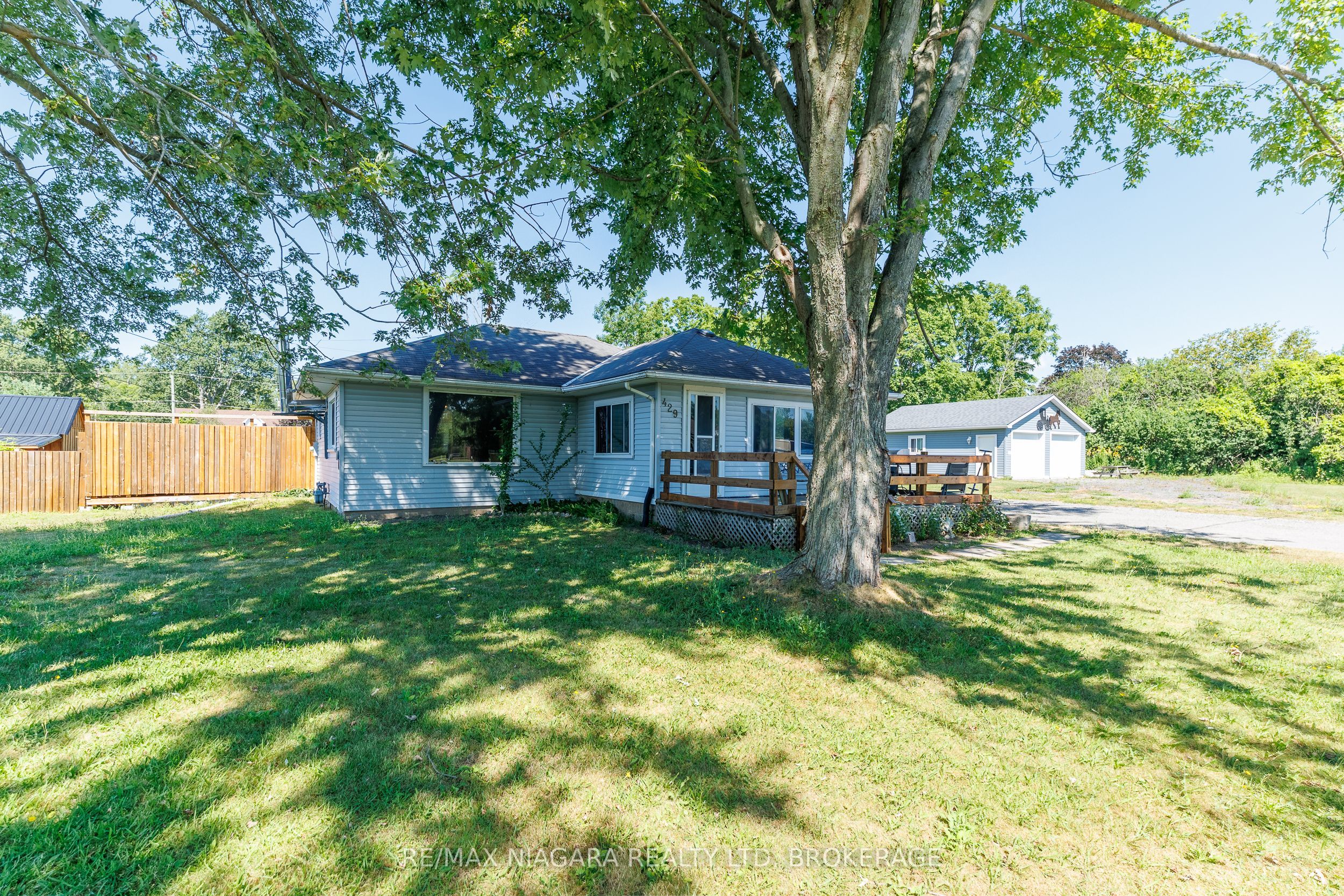 429 Delaware Avenue, Fort Erie, ON L2A 5M4 photo 4