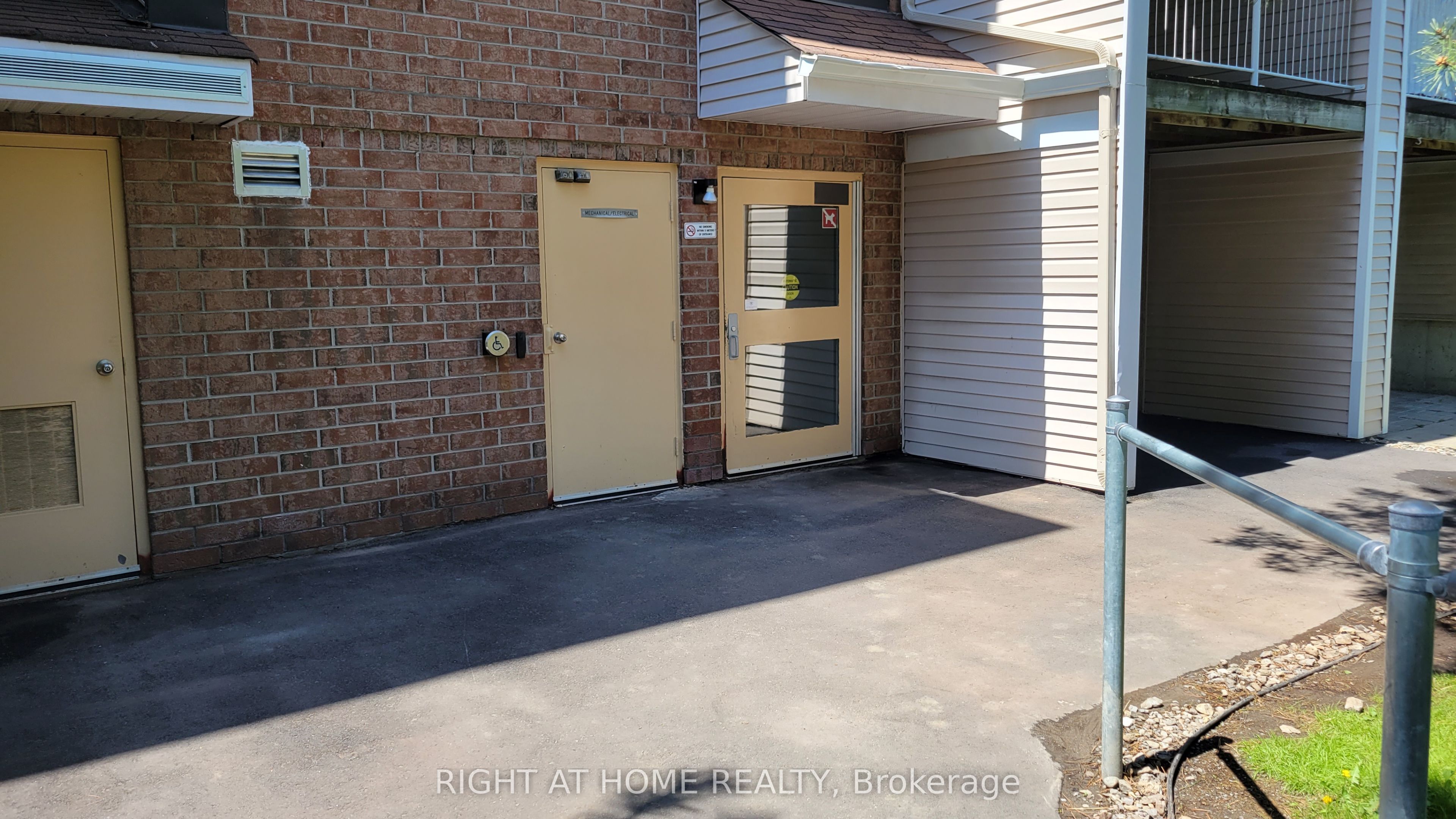 260 Brittany Drive 414, Manor Park - Cardinal Glen and Area, ON K1K 4M2 photo 2