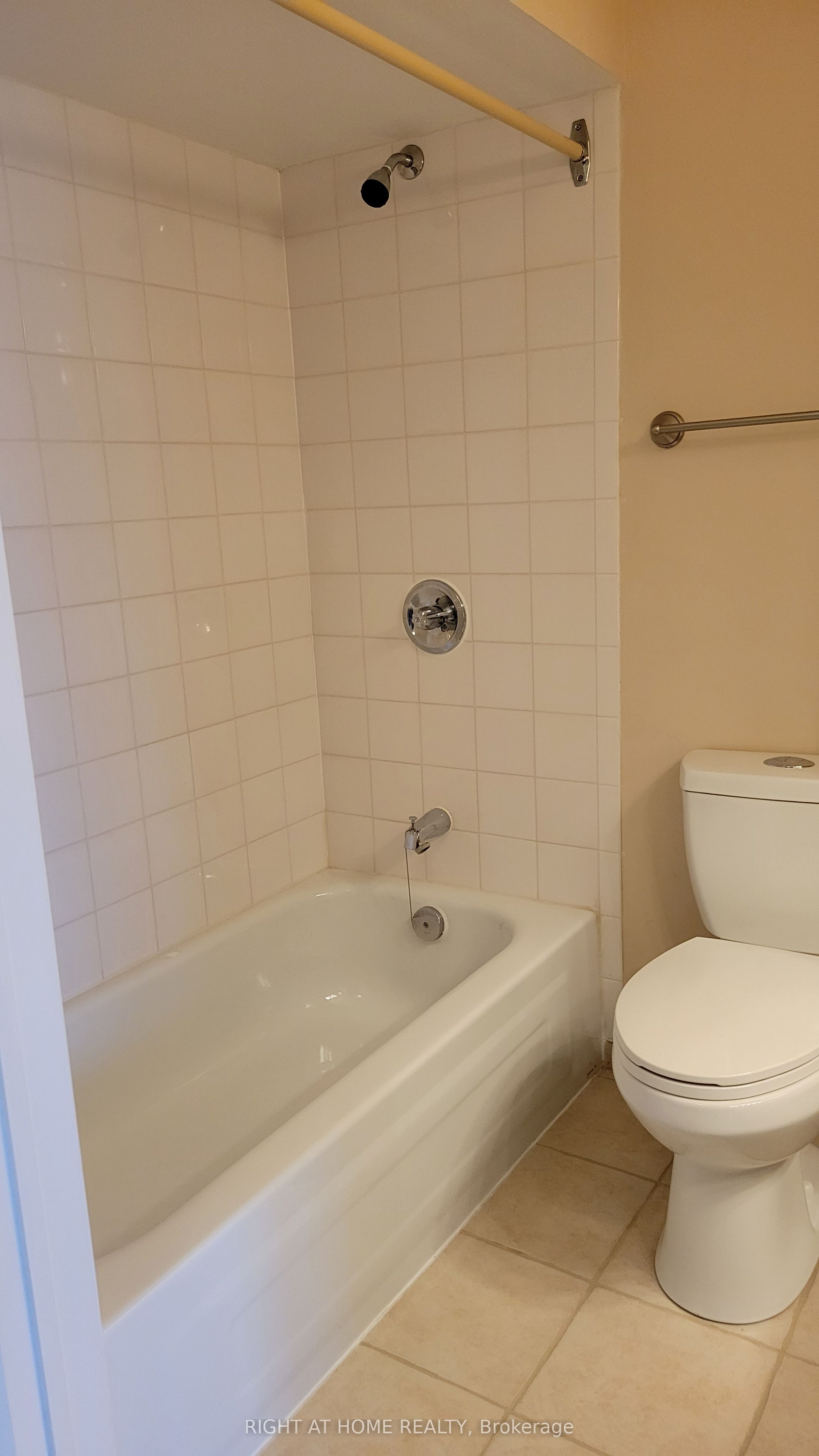 260 Brittany Drive 414, Manor Park - Cardinal Glen and Area, ON K1K 4M2 photo 4