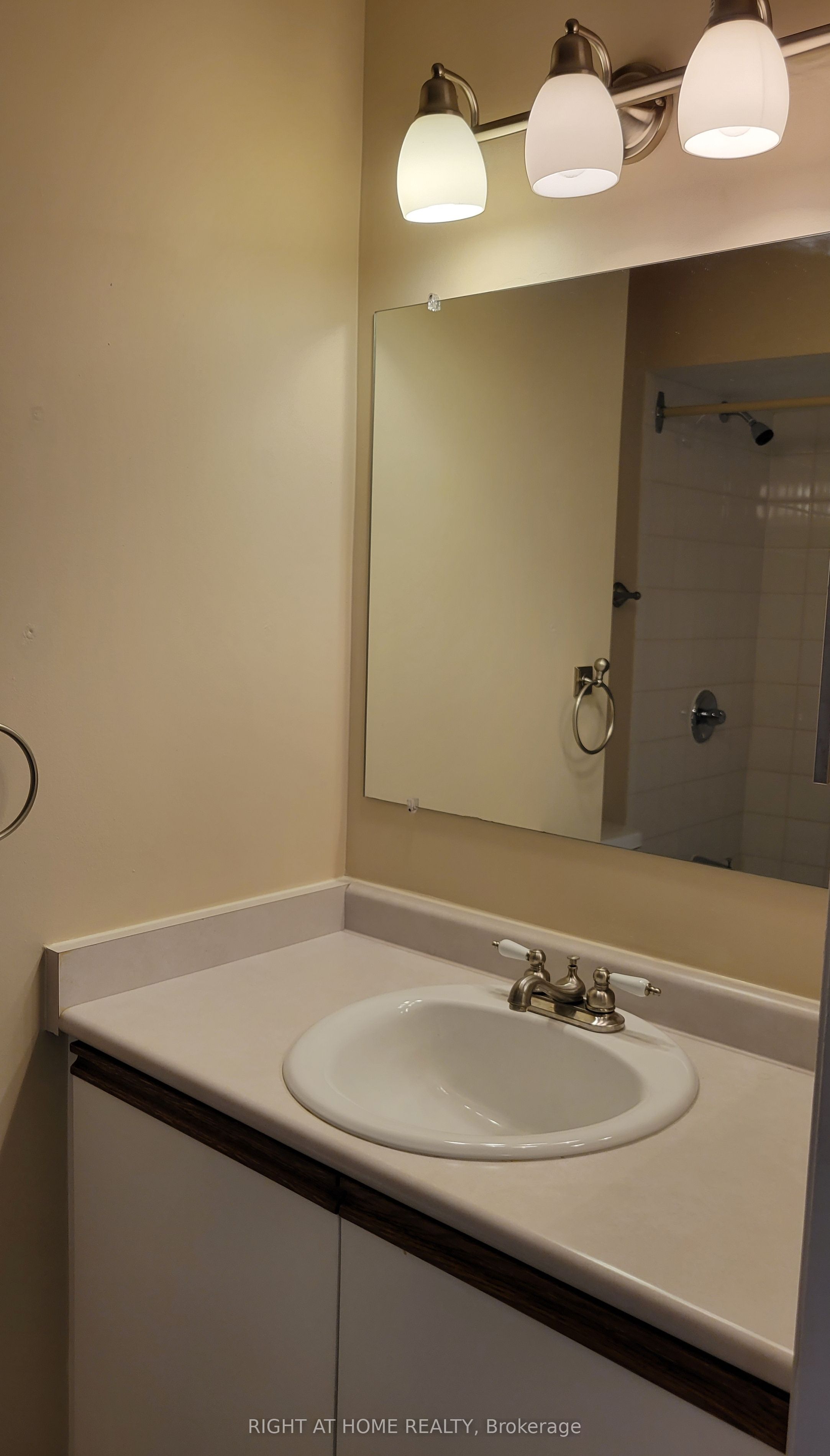 260 Brittany Drive 414, Manor Park - Cardinal Glen and Area, ON K1K 4M2 photo 5