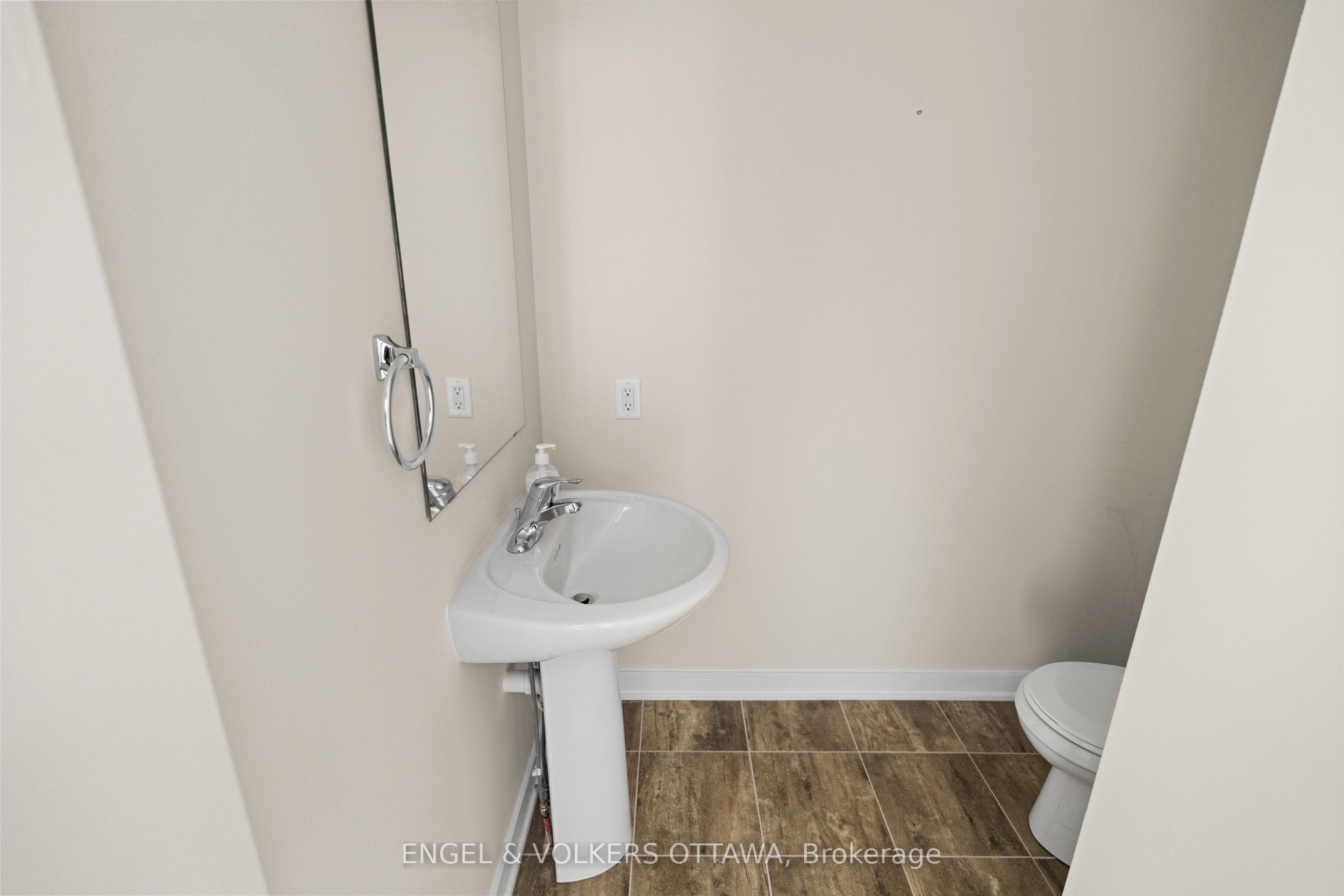 631 Corporal Private, Blossom Park - Airport and Area, ON K1X 0M7 photo 5