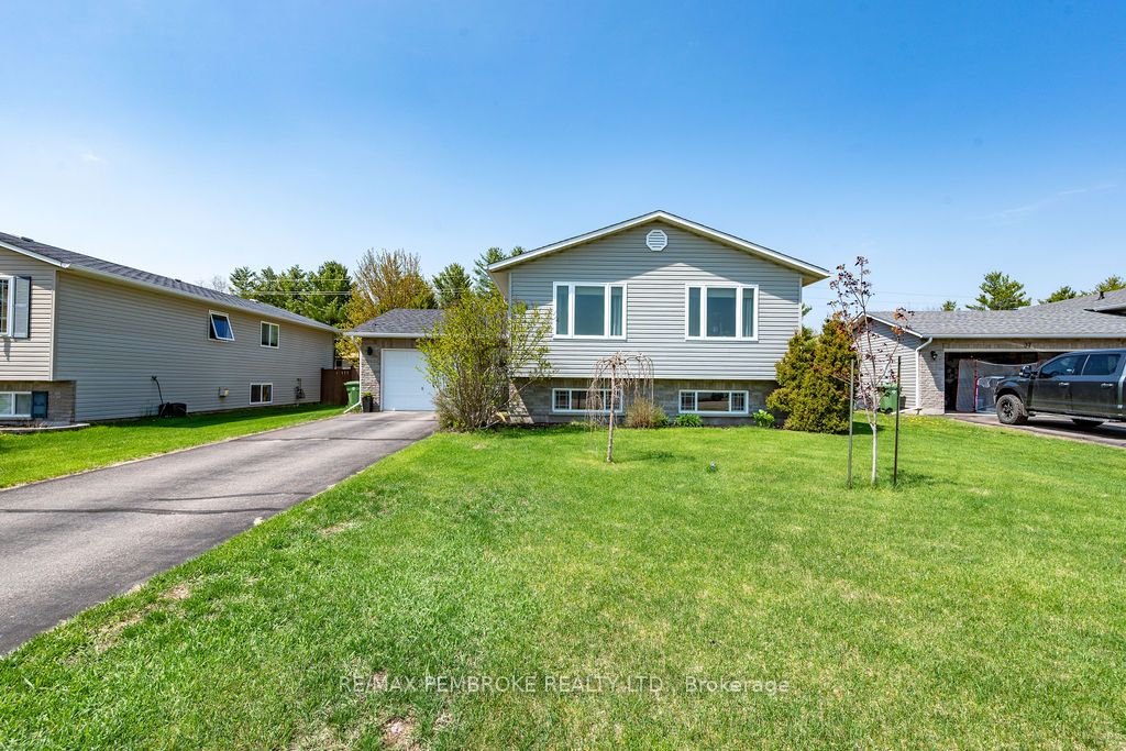 35 Winfield Street, Petawawa, ON K8H 0A2