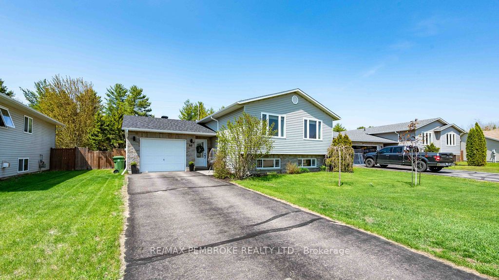 35 Winfield Street, Petawawa, ON K8H 0A2 photo 2