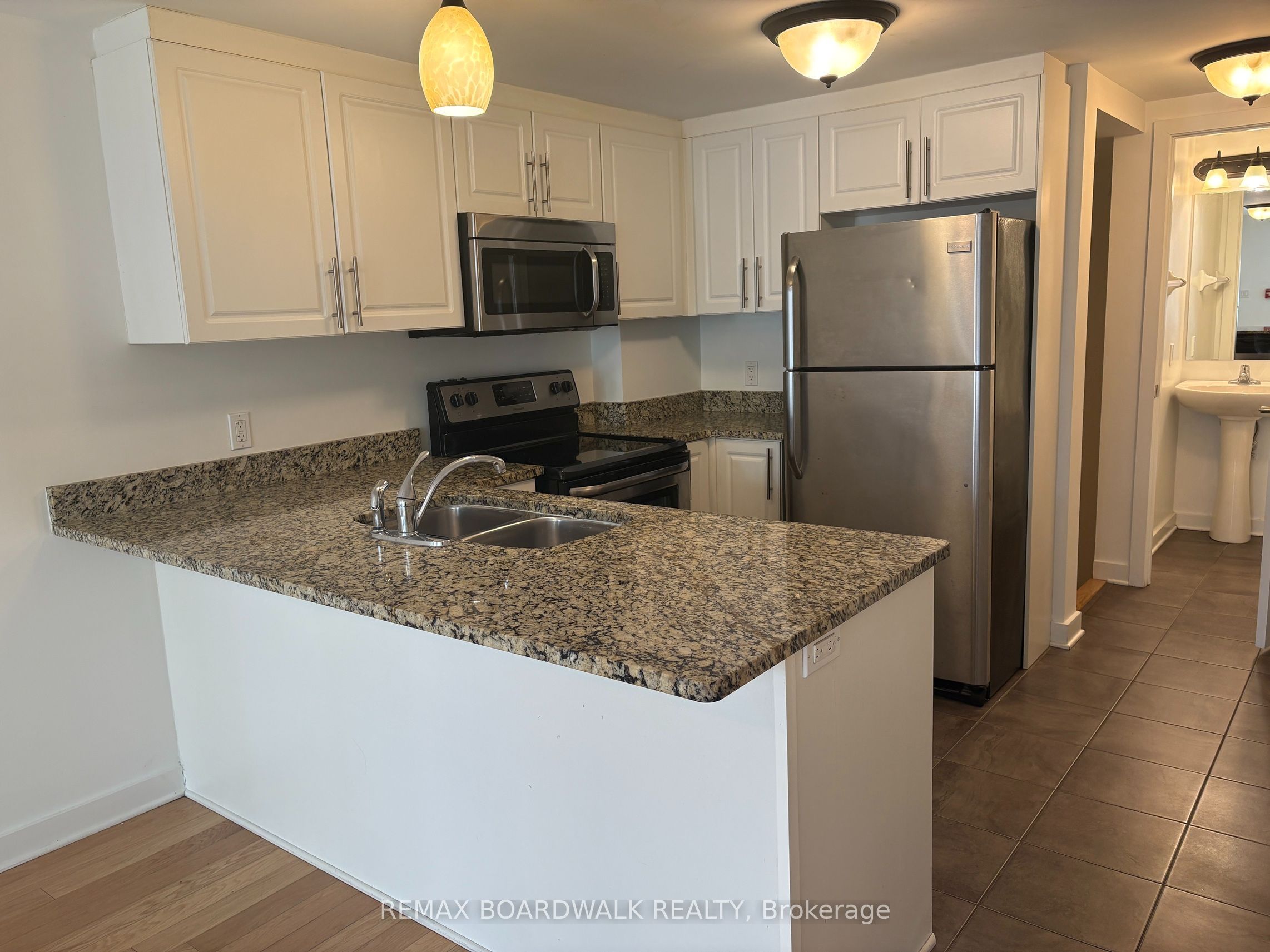 132 Daly Avenue, Lower Town - Sandy Hill, ON K1N 0B2 photo 3