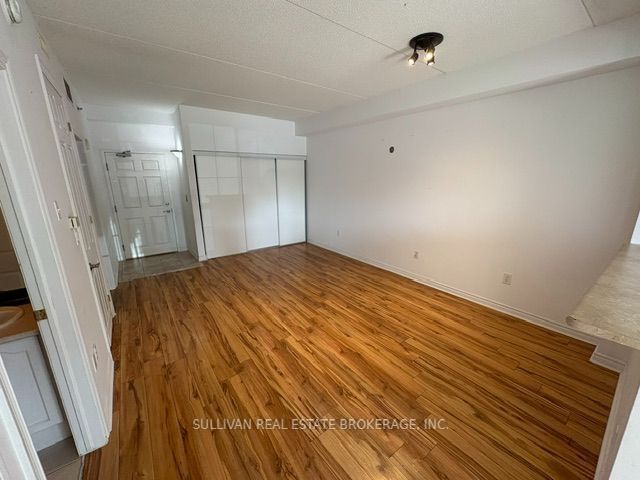 308 Watson Parkway N 104, Guelph, ON N1E 0G7 photo 3