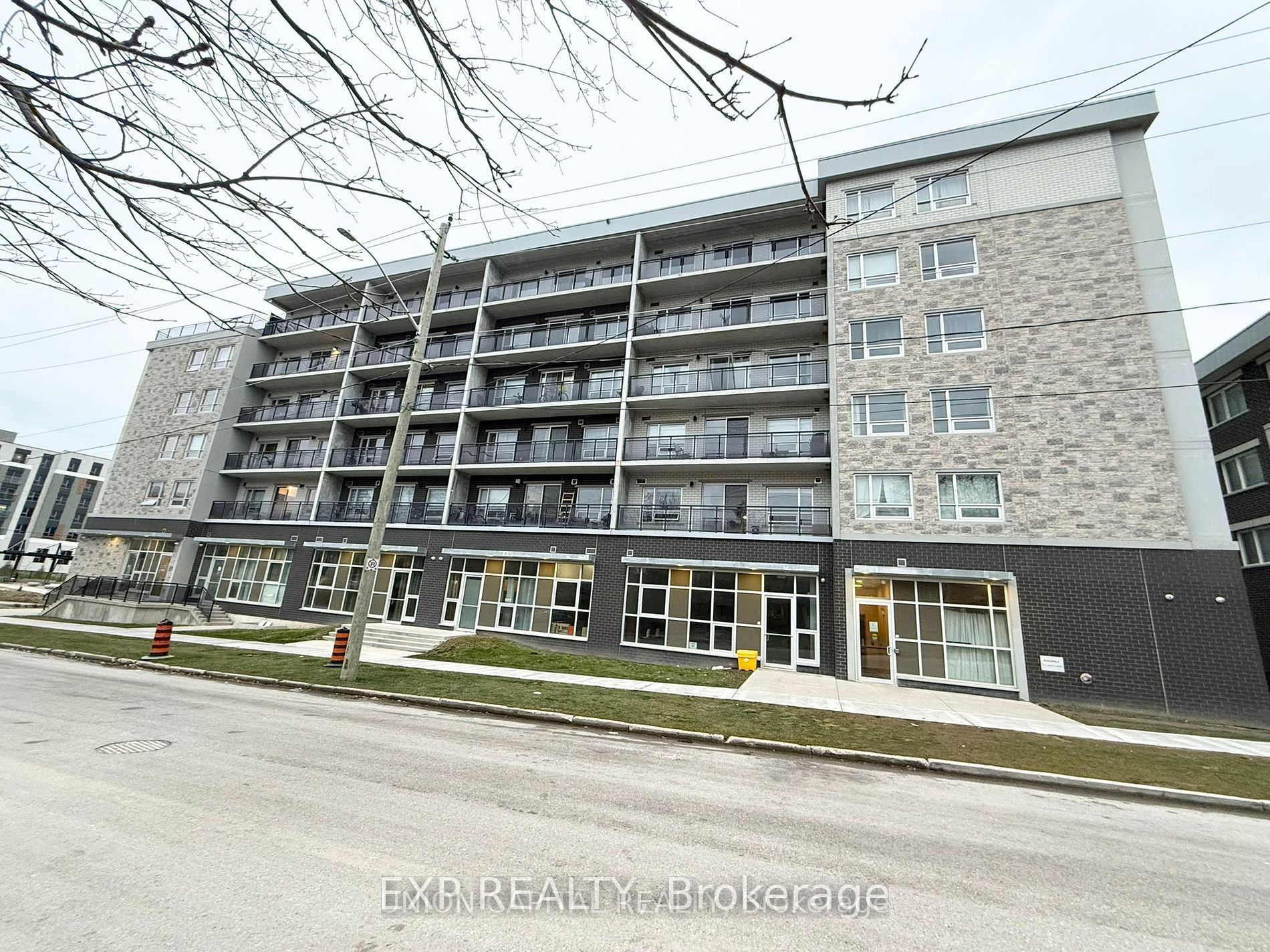 275 Larch Street F101, Waterloo, ON N2L 0J3 photo 2