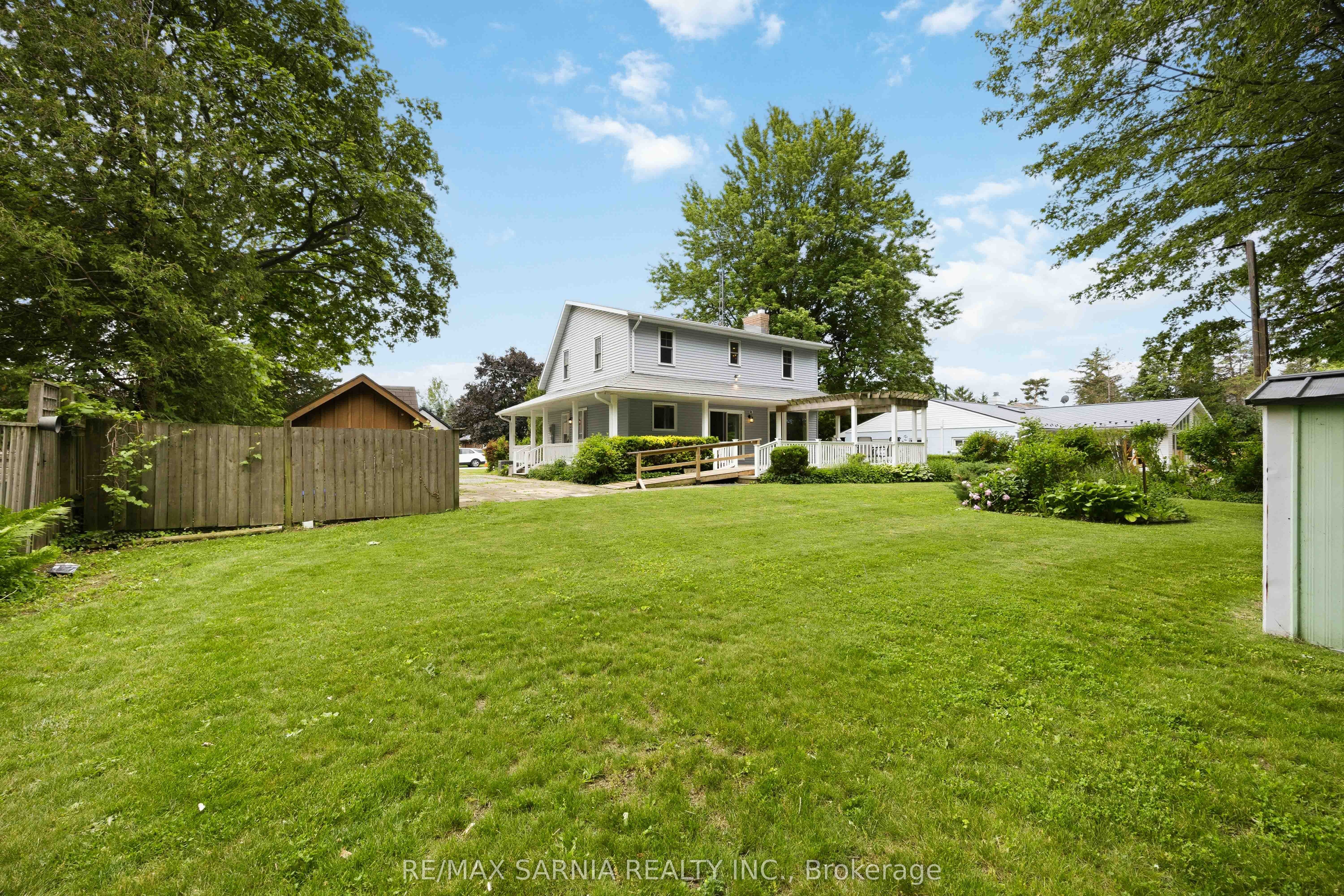 4656 Lakeside Street, Plympton-Wyoming, ON N0N 1J0 photo 3