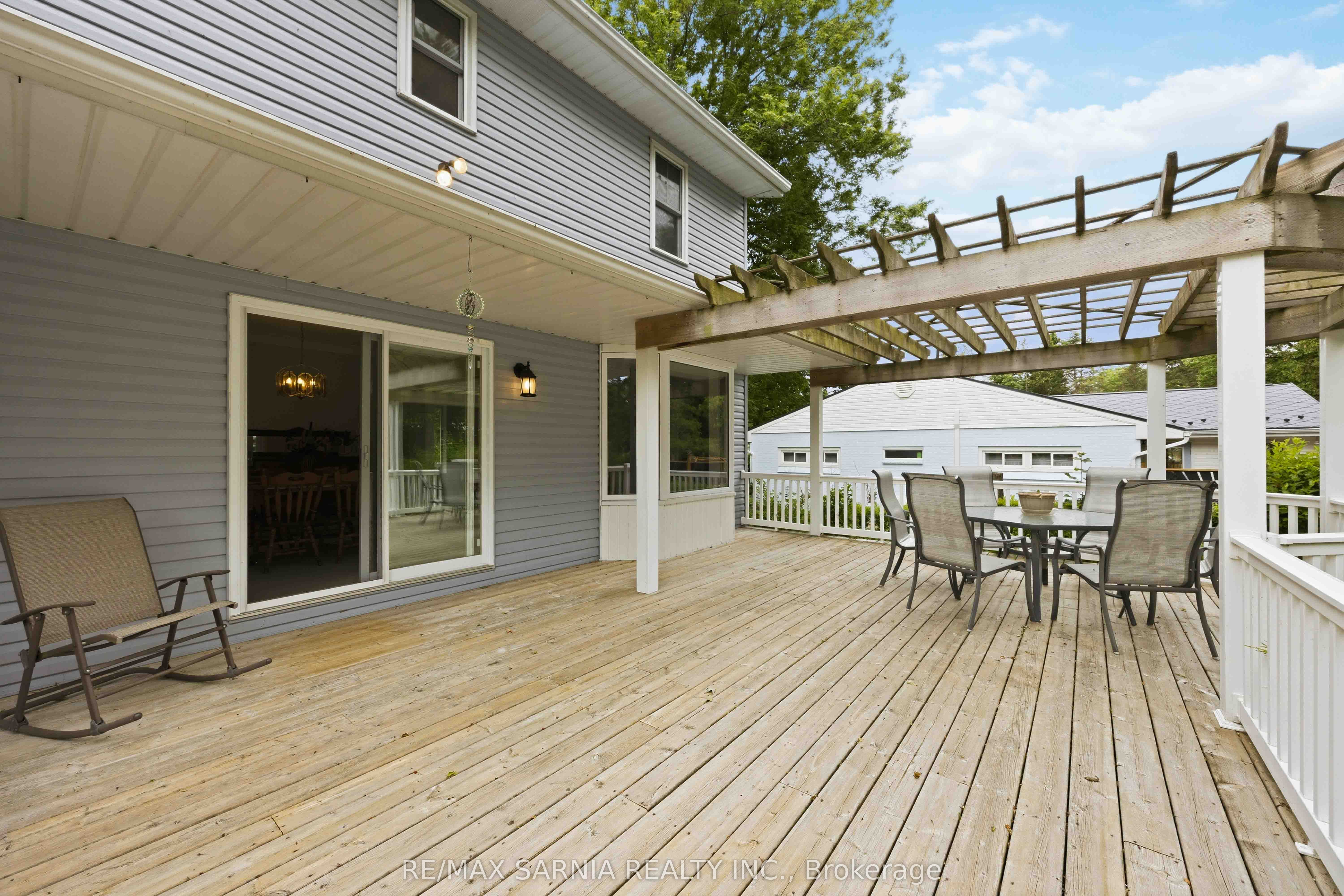 4656 Lakeside Street, Plympton-Wyoming, ON N0N 1J0 photo 4
