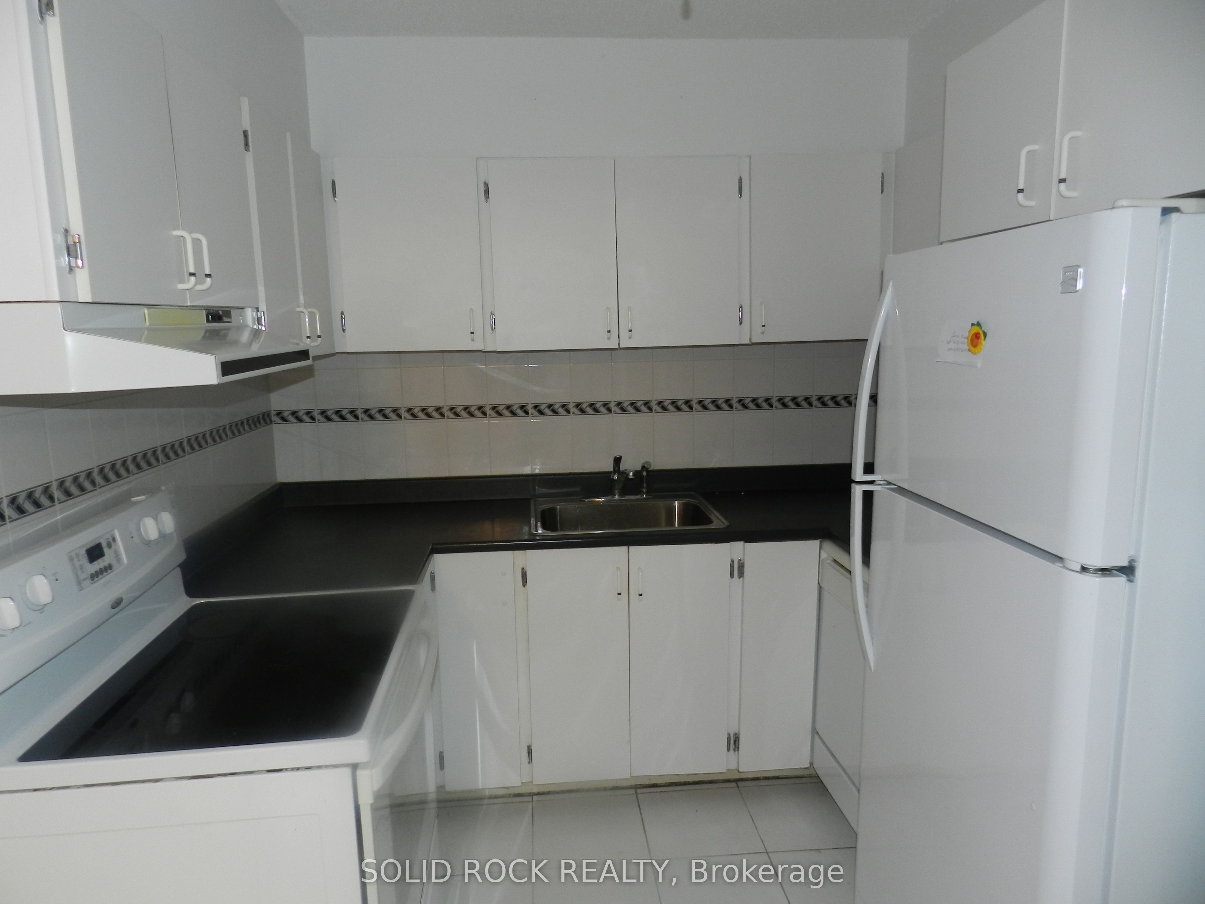 158 A E MCARTHUR Avenue E 1501, Vanier and Kingsview Park, ON K1L 7E7 photo 2