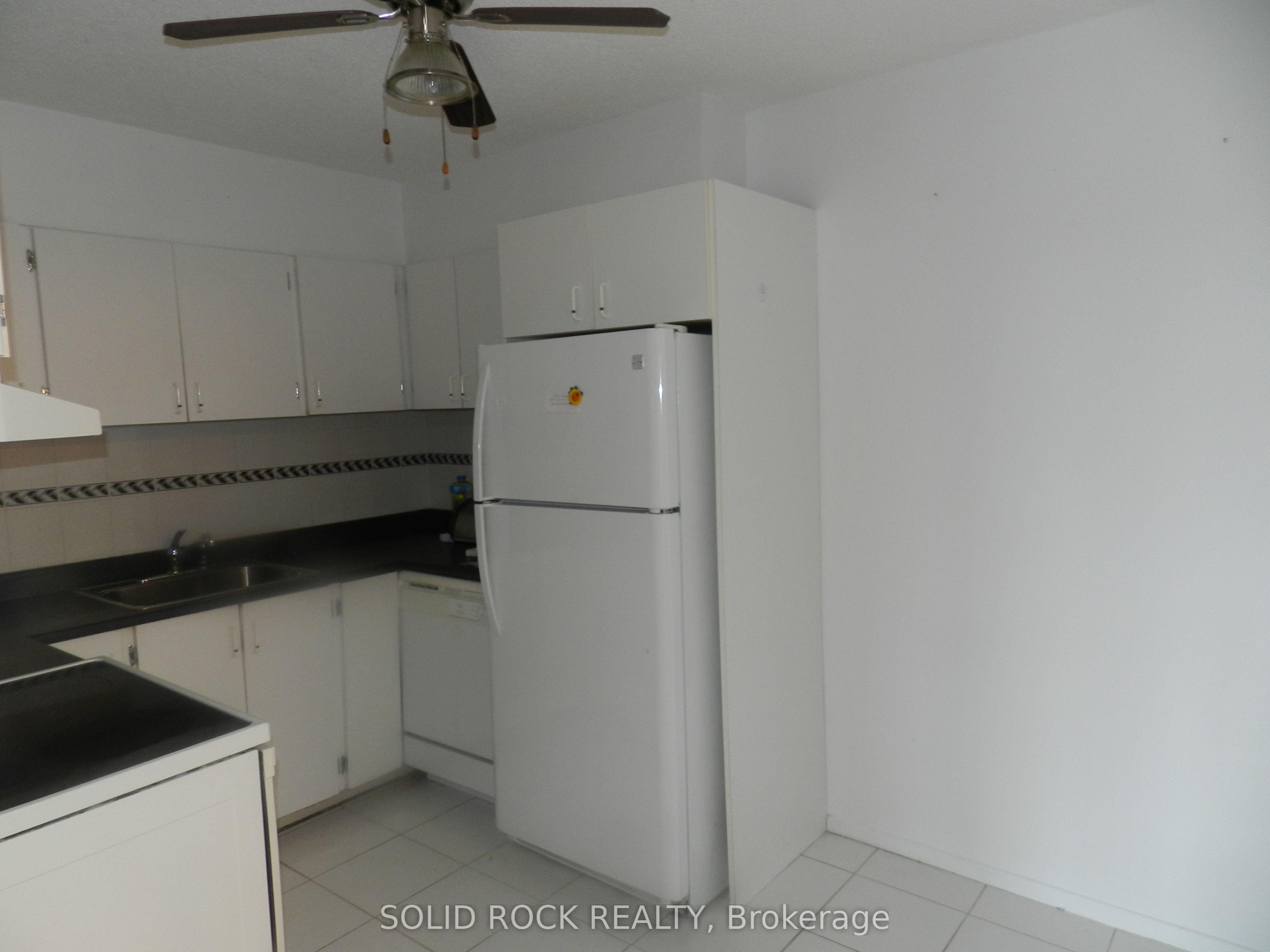 158 A E MCARTHUR Avenue E 1501, Vanier and Kingsview Park, ON K1L 7E7 photo 3