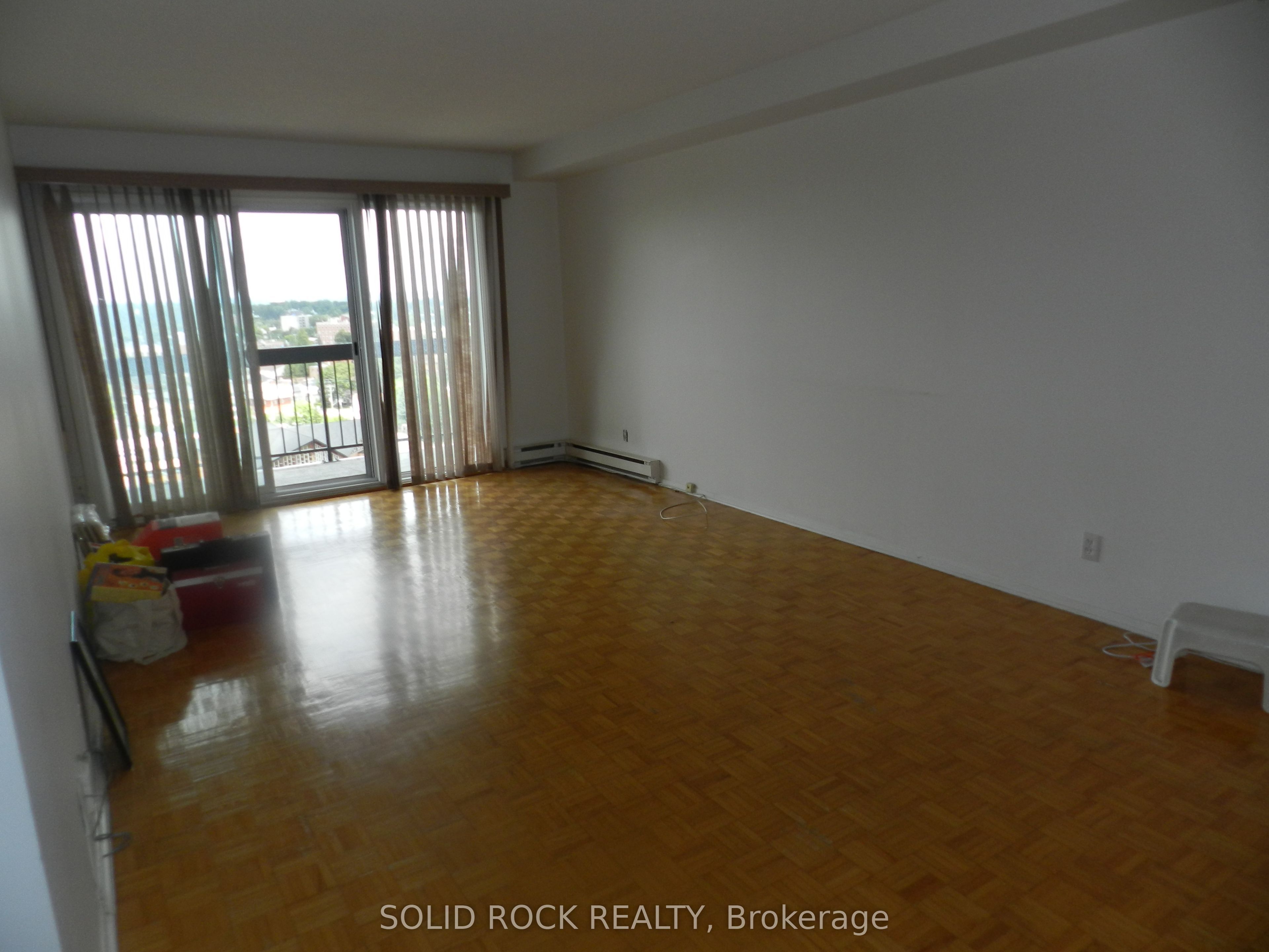 158 A E MCARTHUR Avenue E 1501, Vanier and Kingsview Park, ON K1L 7E7 photo 4