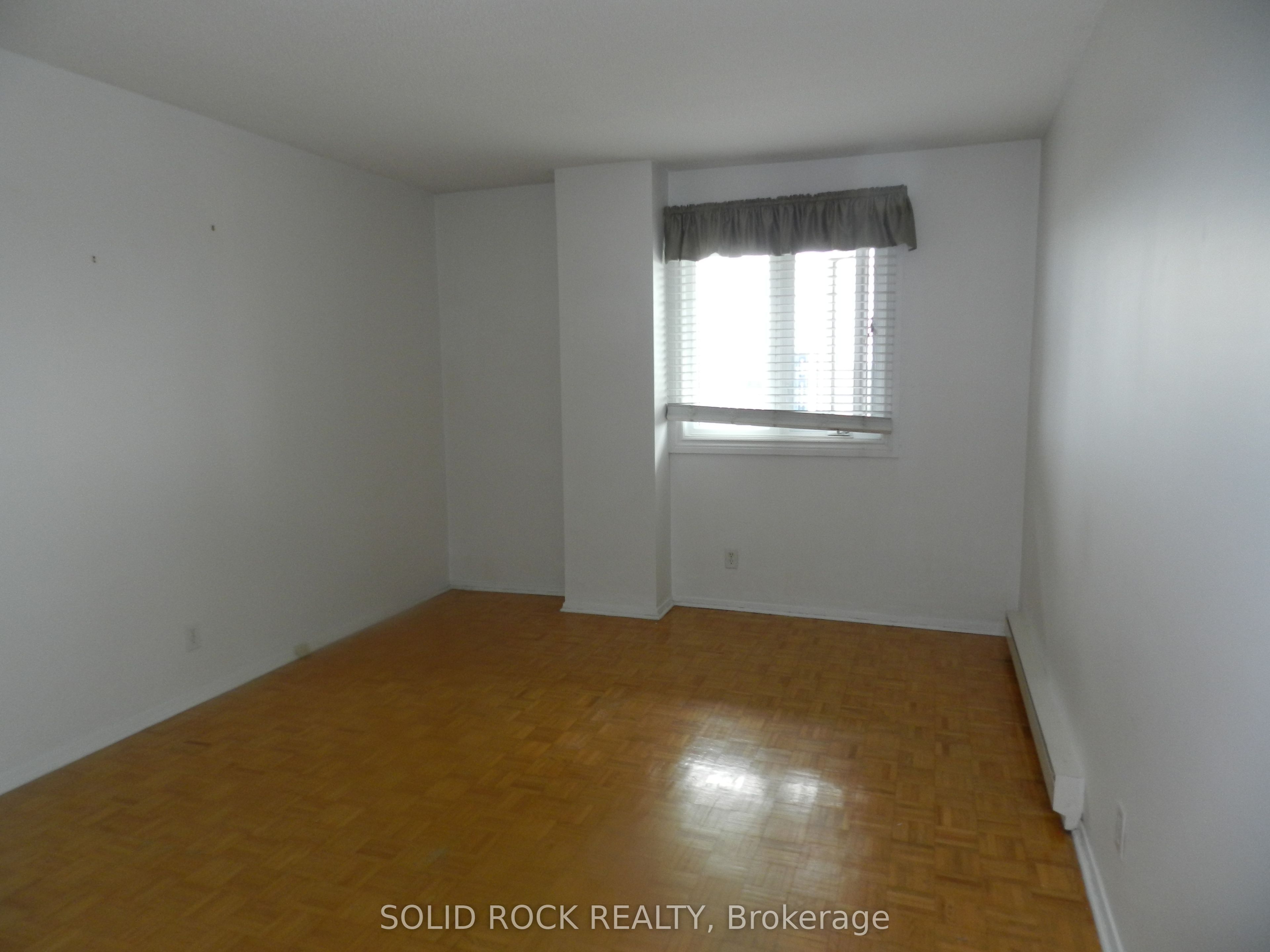 158 A E MCARTHUR Avenue E 1501, Vanier and Kingsview Park, ON K1L 7E7 photo 5