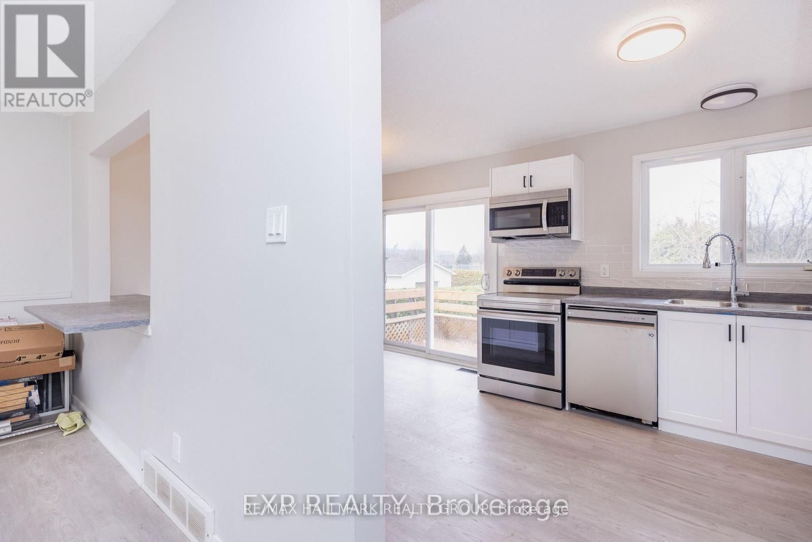 990 E St Jacques st Street N Unit 1 and 2, Clarence-Rockland, ON K4K 1C1 photo 4