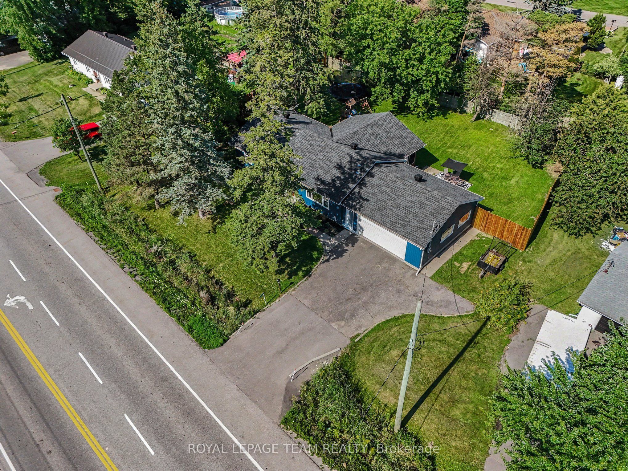2477 Merivale Road, Country Place - Pineglen - Crestview and Area, ON K2C 3H1 photo 3