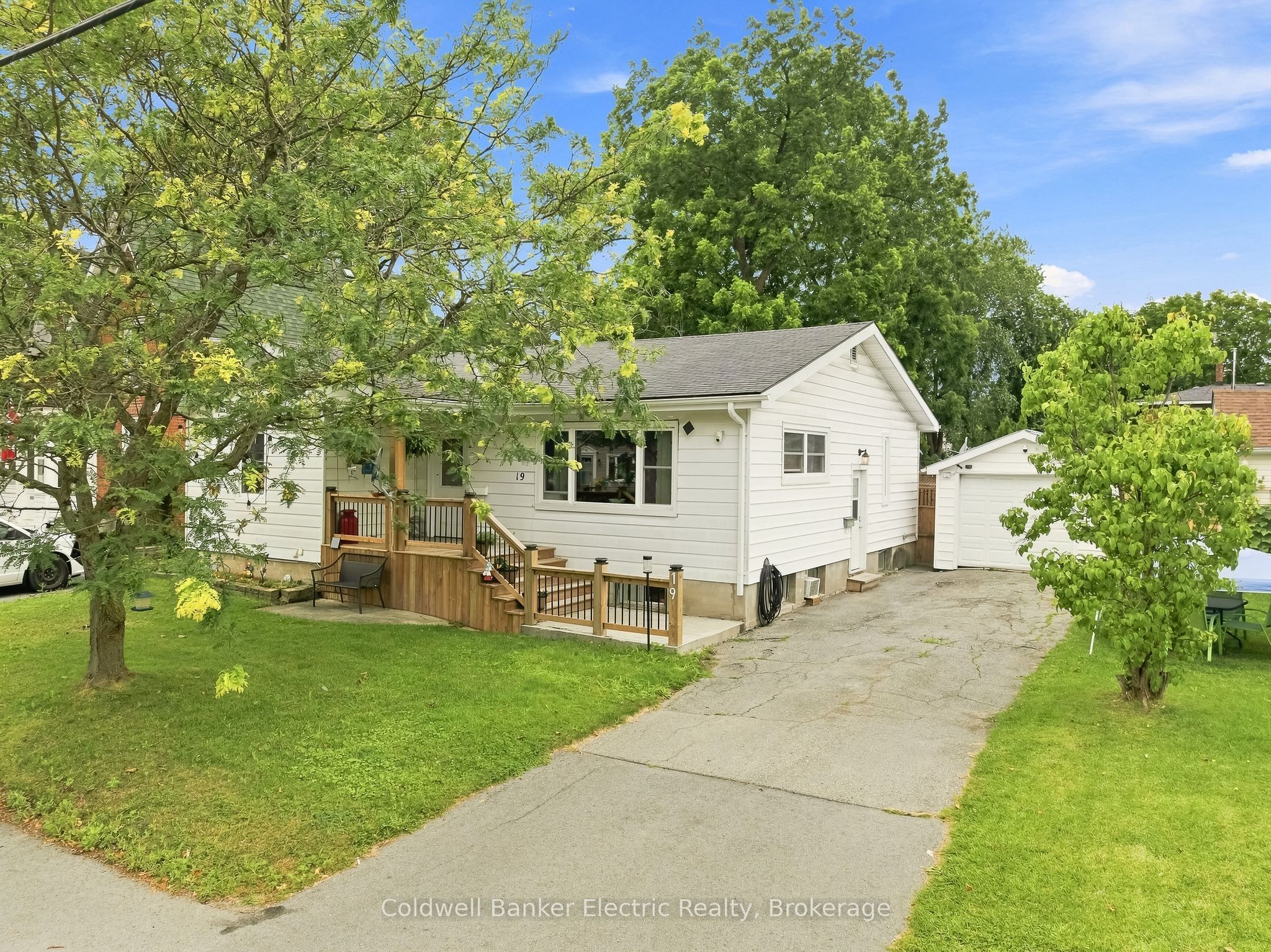 19 Graham Street E, Greater Napanee, ON K7R 1L6 photo 2