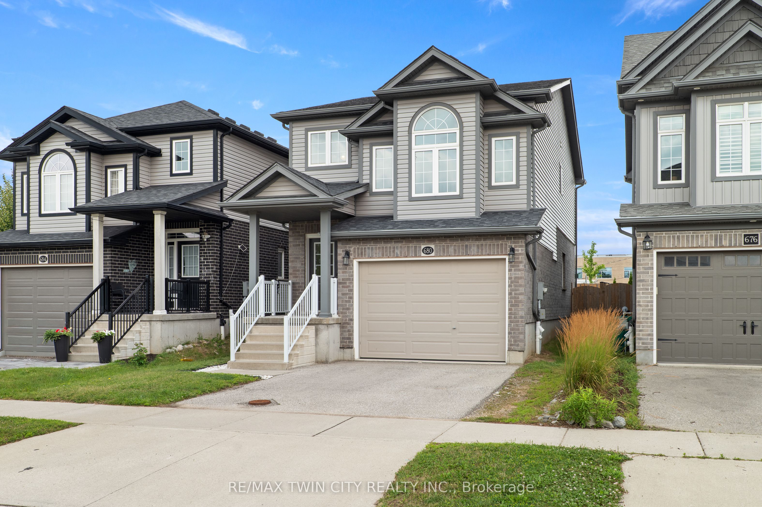 680 Blair Creek Drive, Kitchener, ON N2P 0E7 photo 2