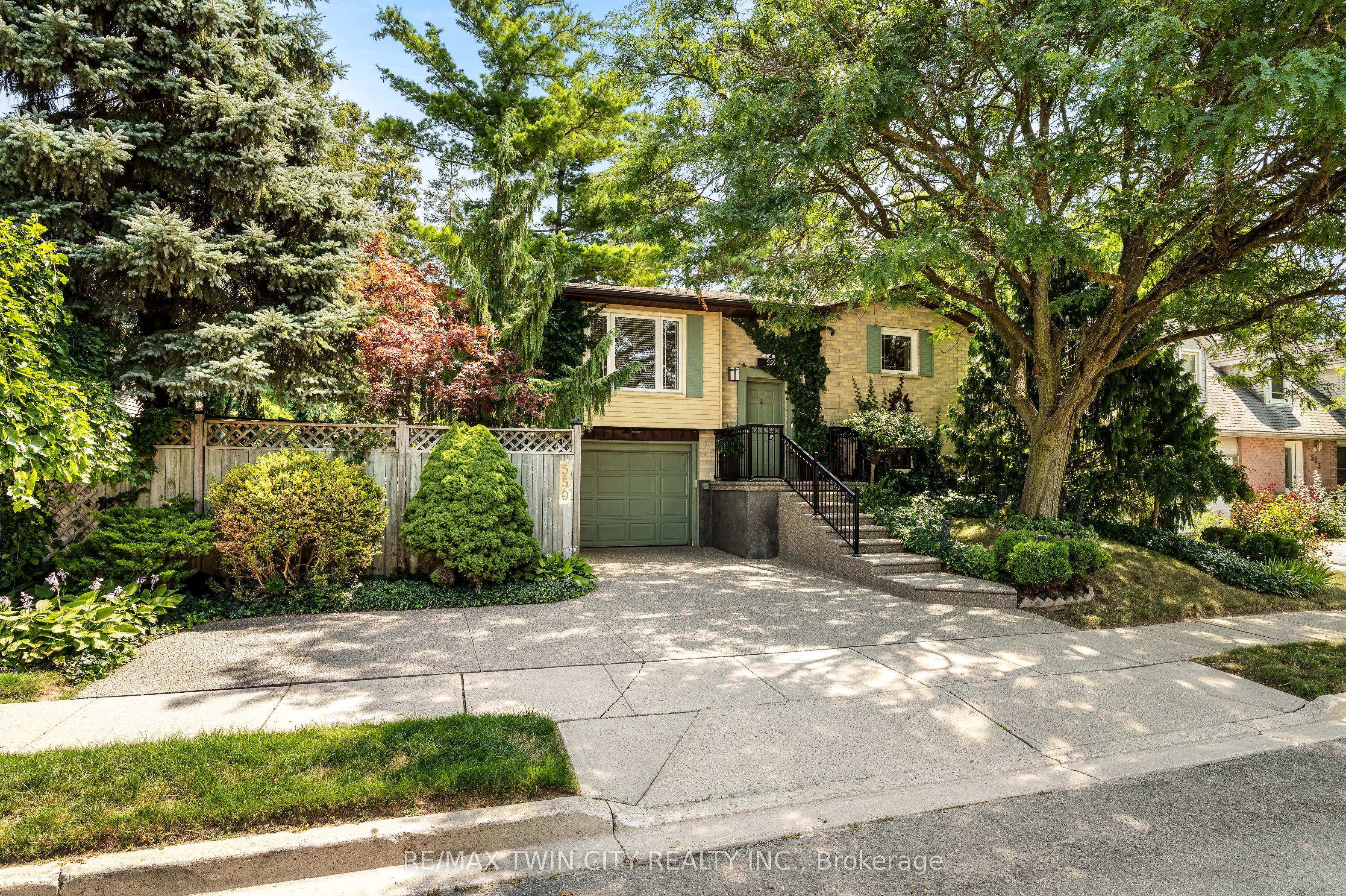 559 HALBERSTADT Circle, Cambridge, ON N3H 5J5 photo 2