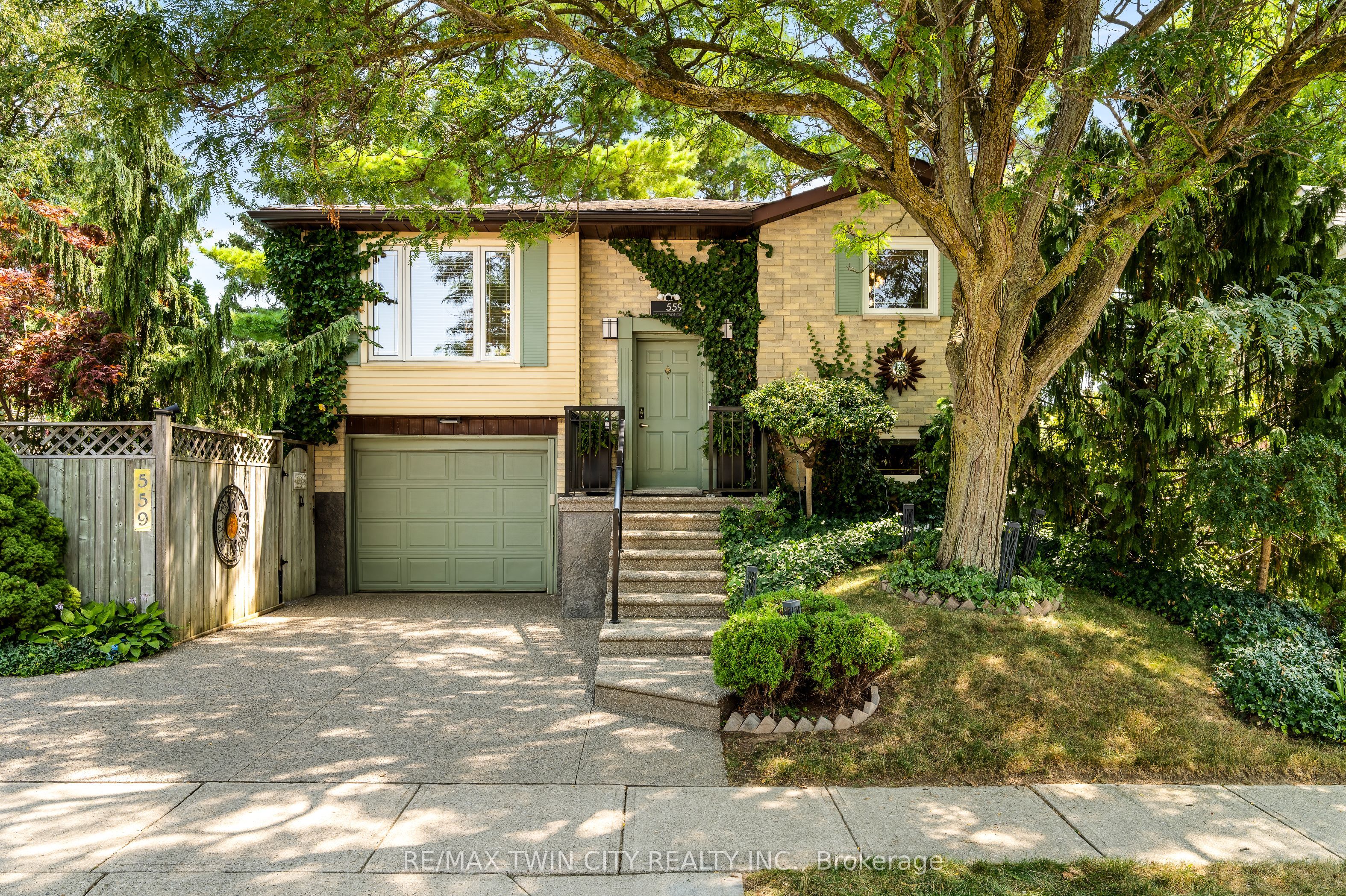 559 HALBERSTADT Circle, Cambridge, ON N3H 5J5 photo 3