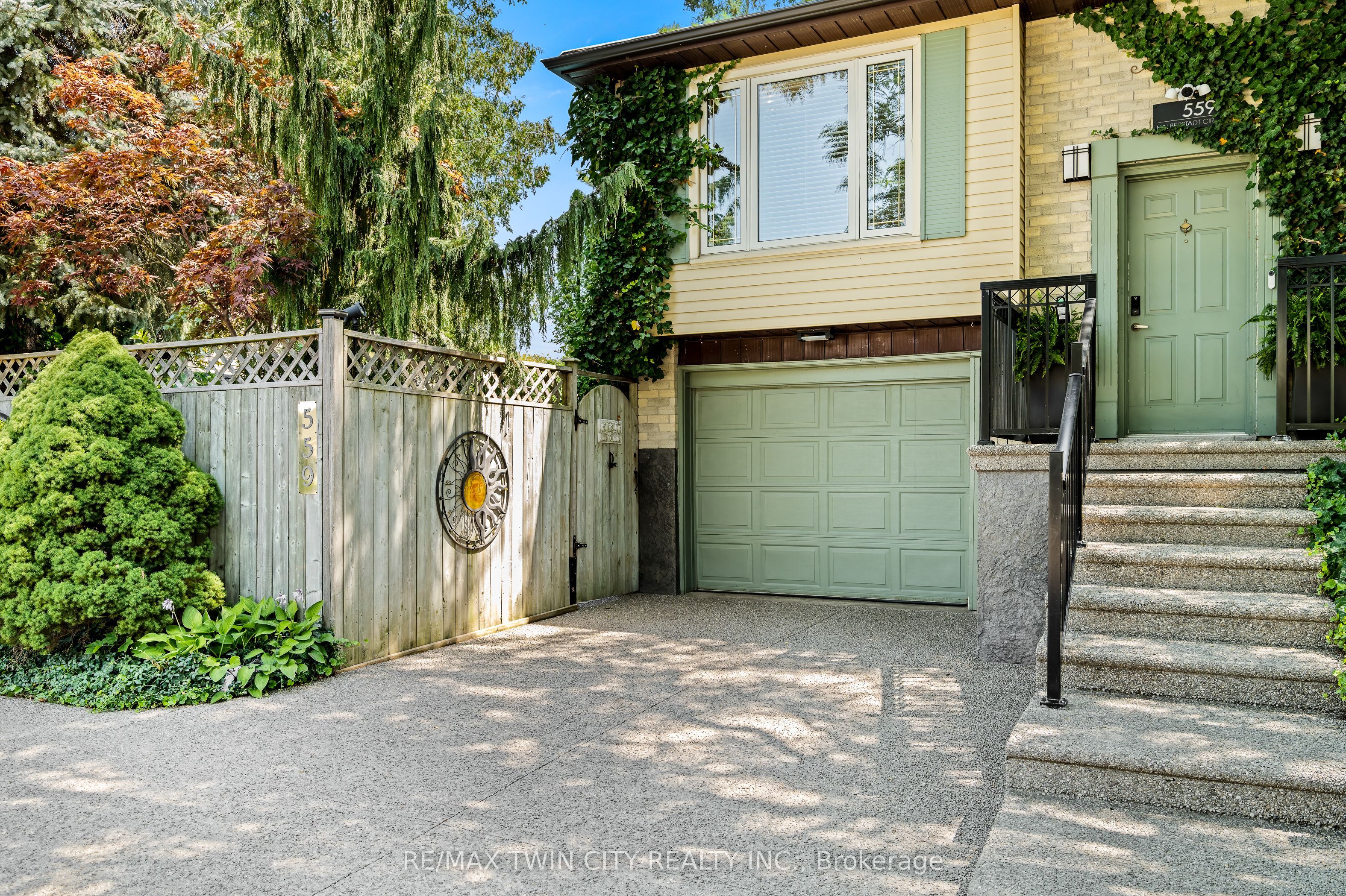 559 HALBERSTADT Circle, Cambridge, ON N3H 5J5 photo 4