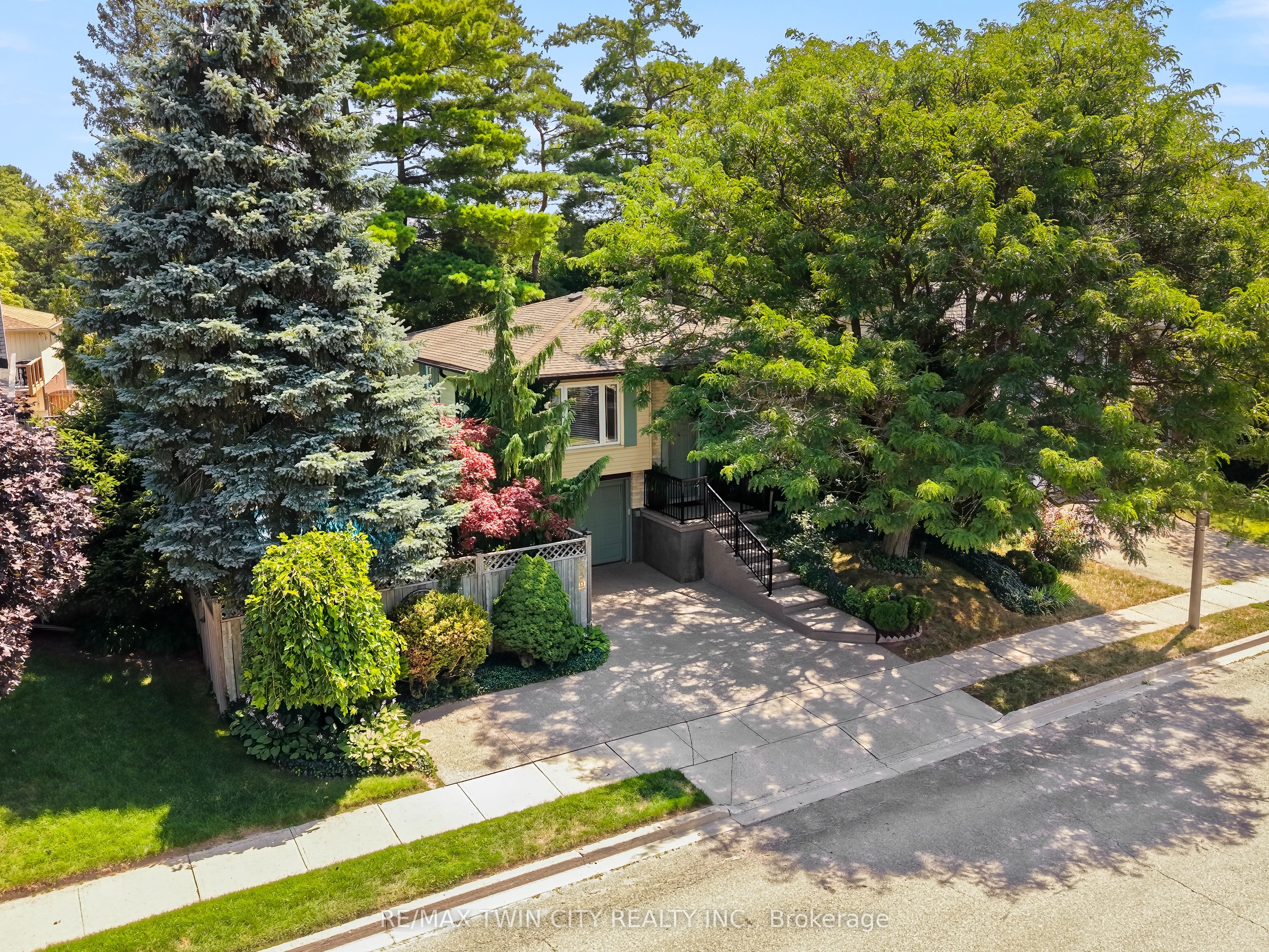559 HALBERSTADT Circle, Cambridge, ON N3H 5J5 photo 5
