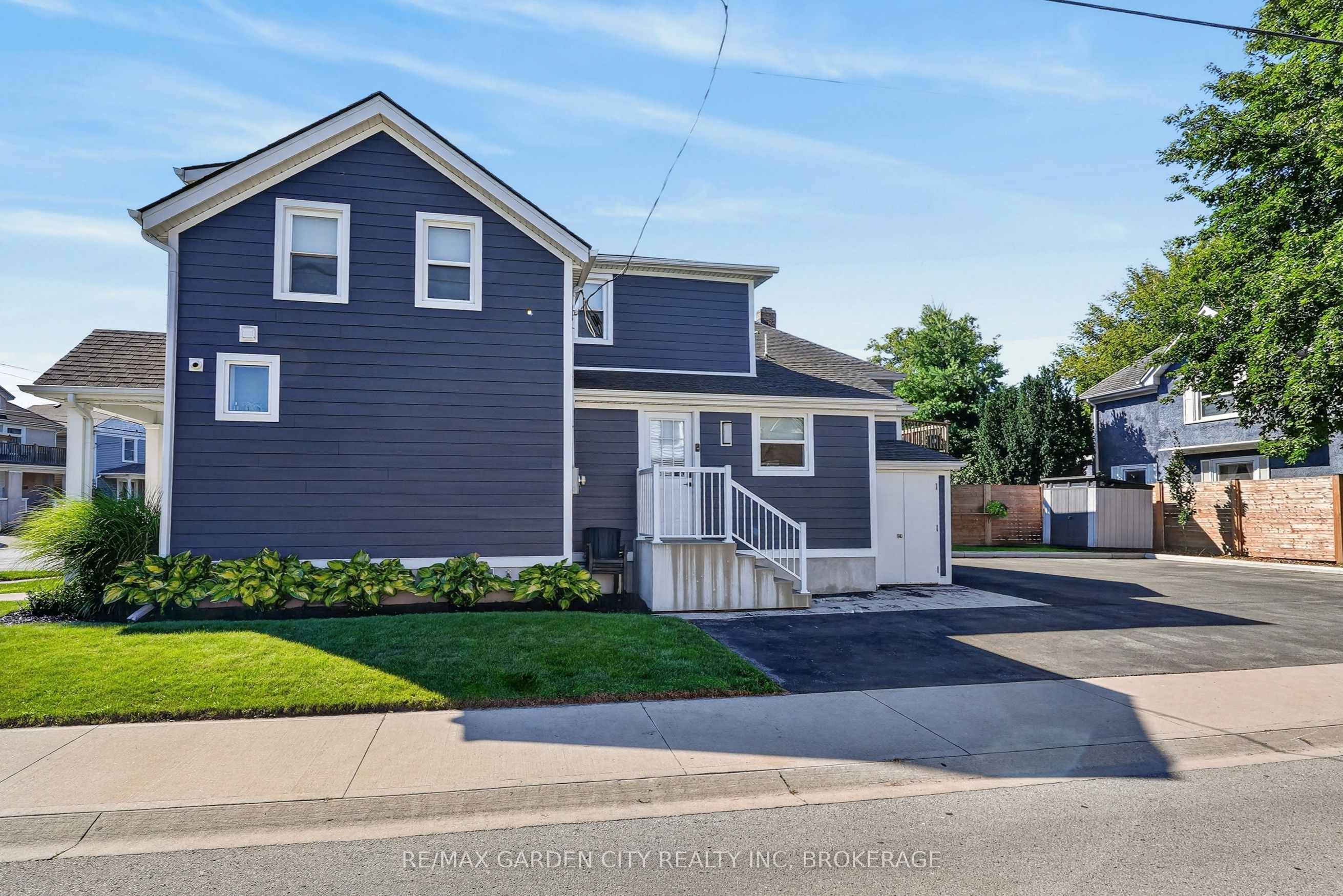 135 Lake Street, St. Catharines, ON L2R 5Y2 photo 3
