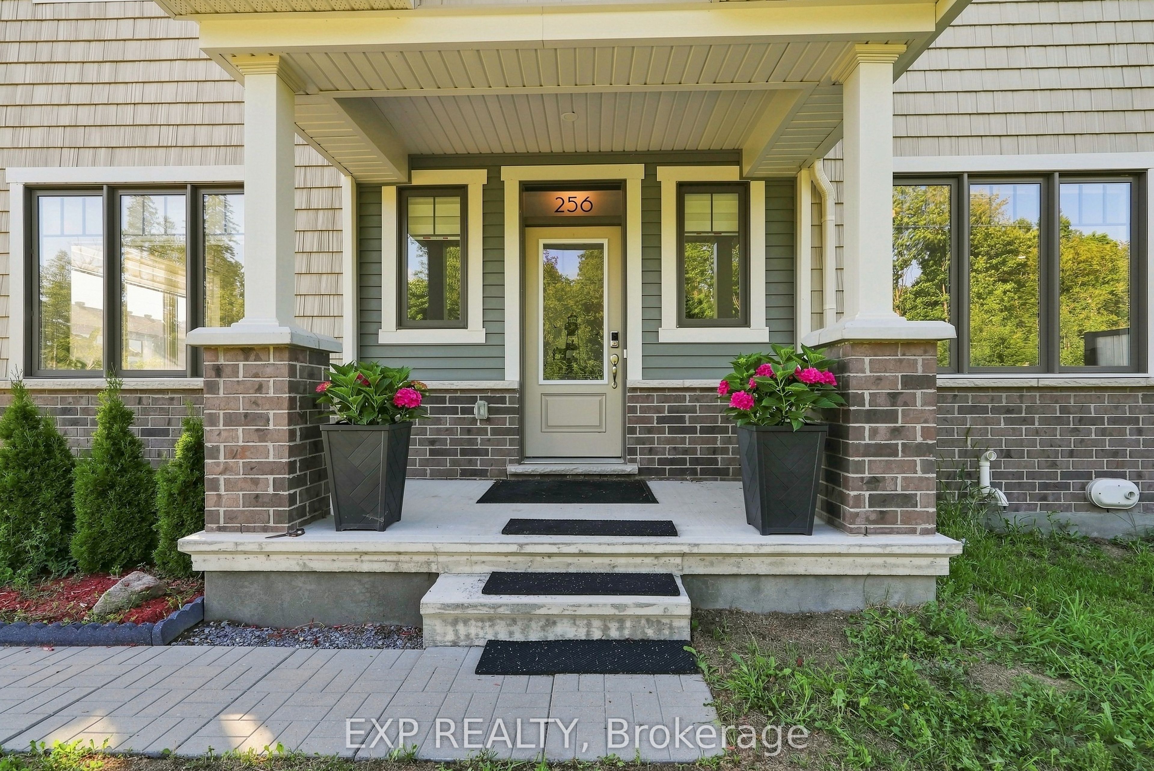 256 Billrian Crescent, Stittsville - Munster - Richmond, ON K2S 3A5 photo 2