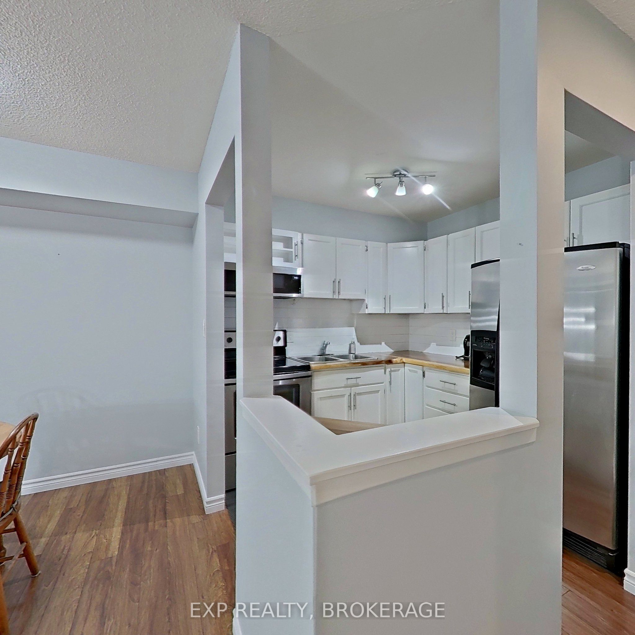 316 Kingsdale Avenue 101, Kingston, ON K7M 8S2 photo 5