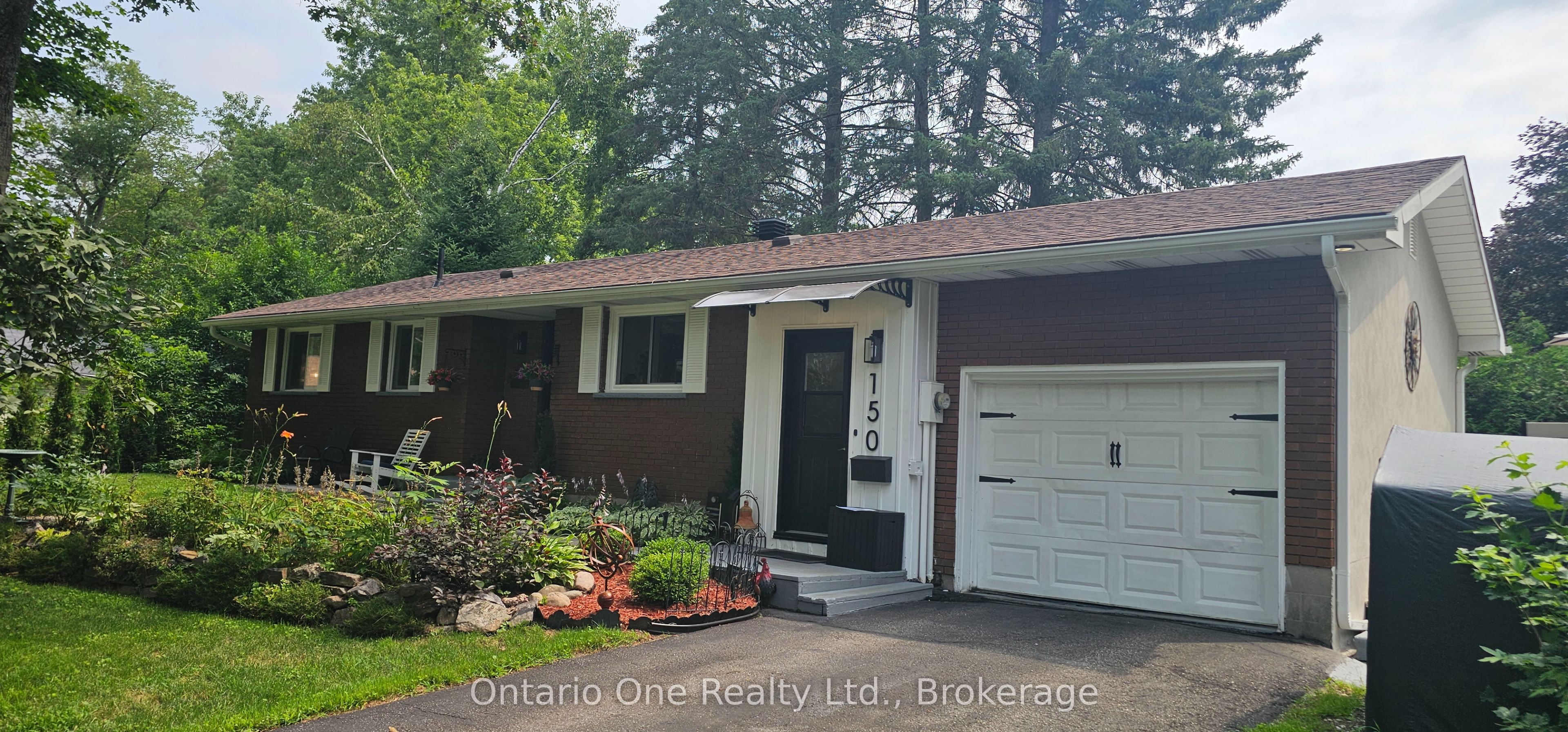 150 Lofty Pines Crescent, Gravenhurst, ON P1P 1M6 photo 2