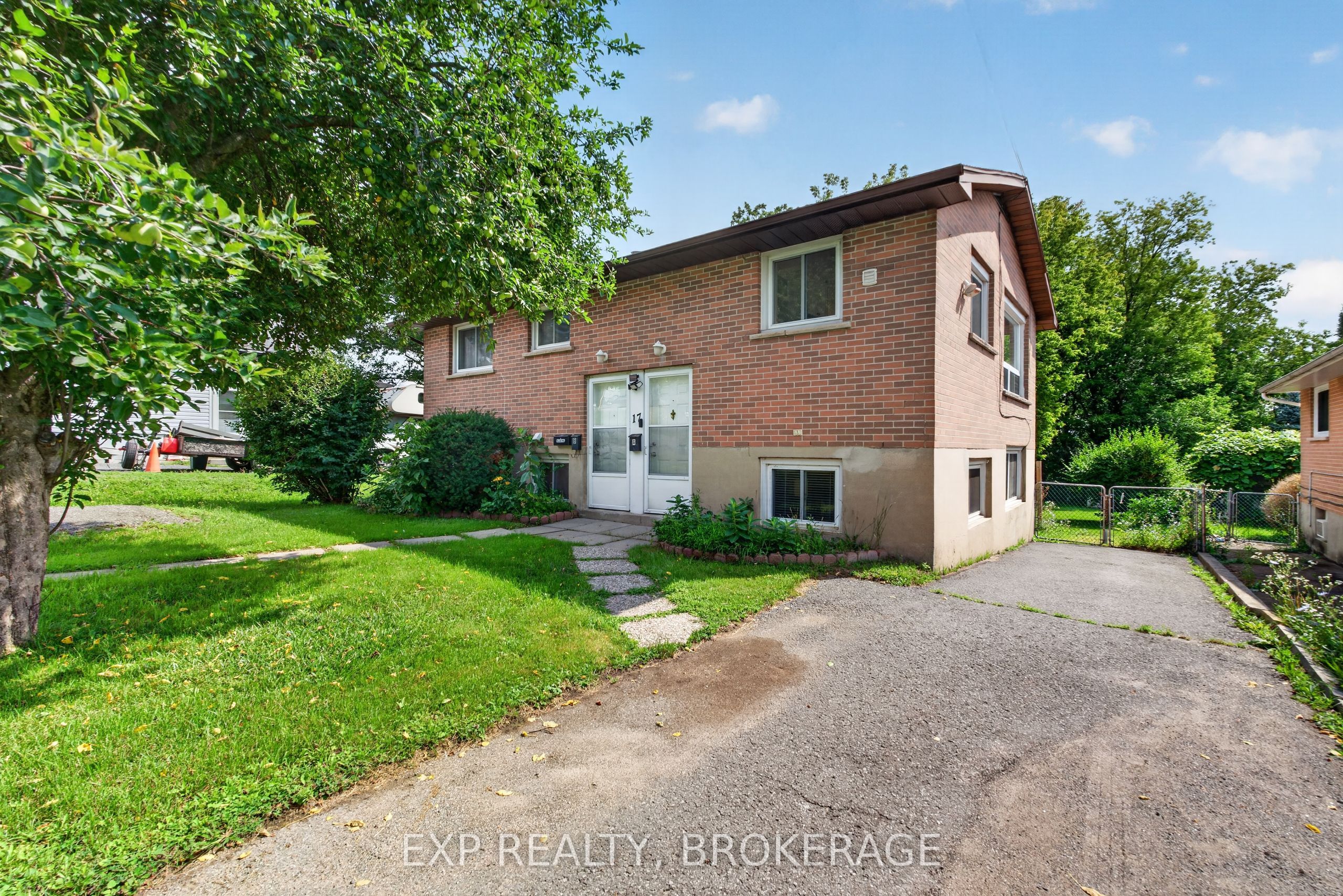 17 SHAW Street, Kingston, ON K7K 4Y5
