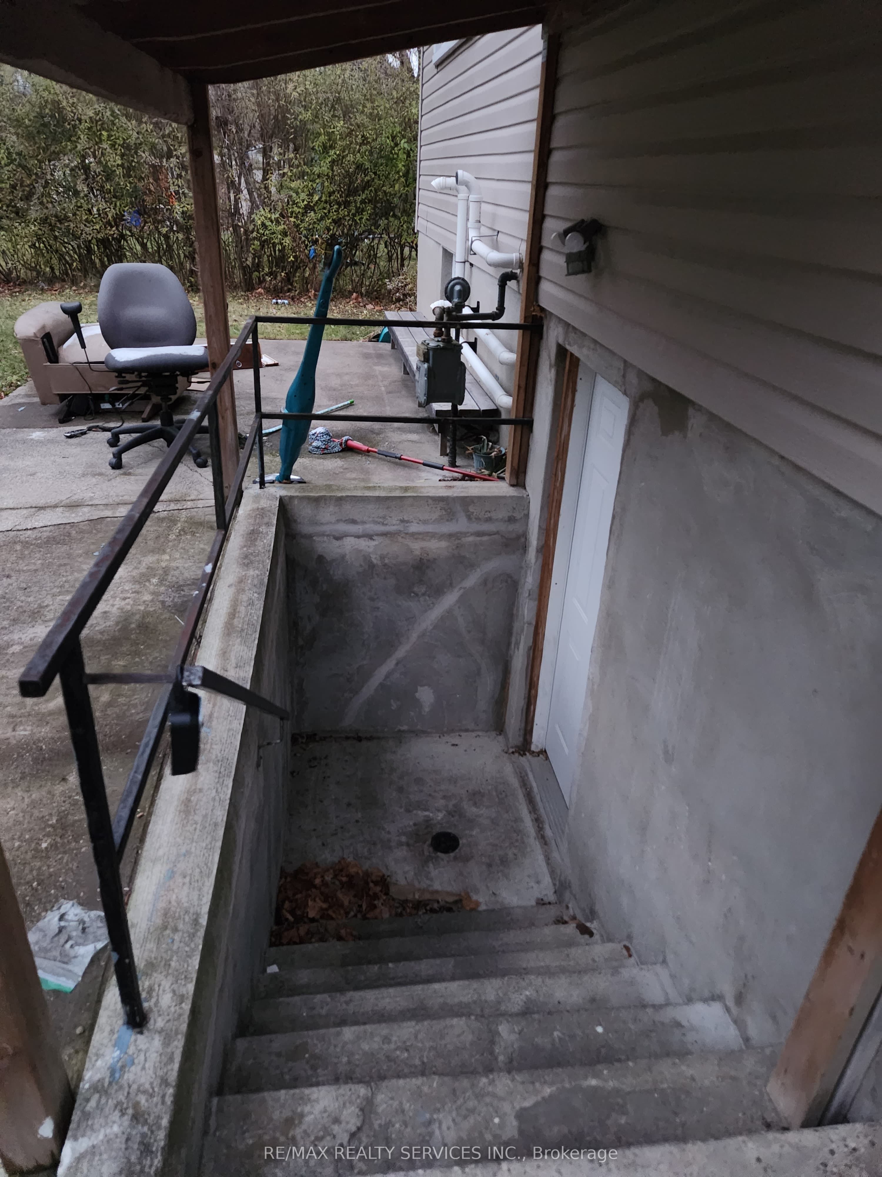 71 Helene Crescent Basement, Waterloo, ON N2L 5E6 photo 3