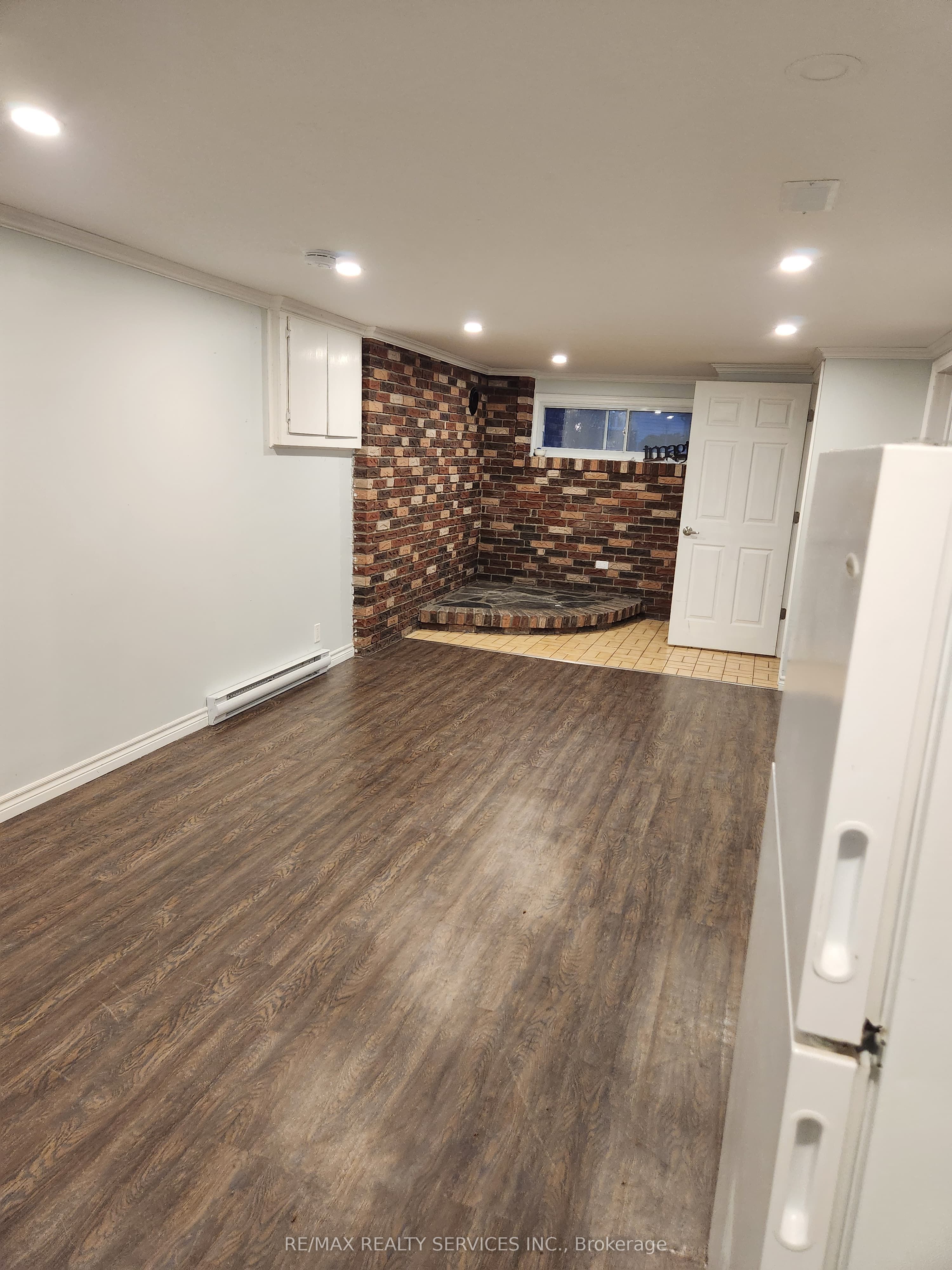 71 Helene Crescent Basement, Waterloo, ON N2L 5E6 photo 5