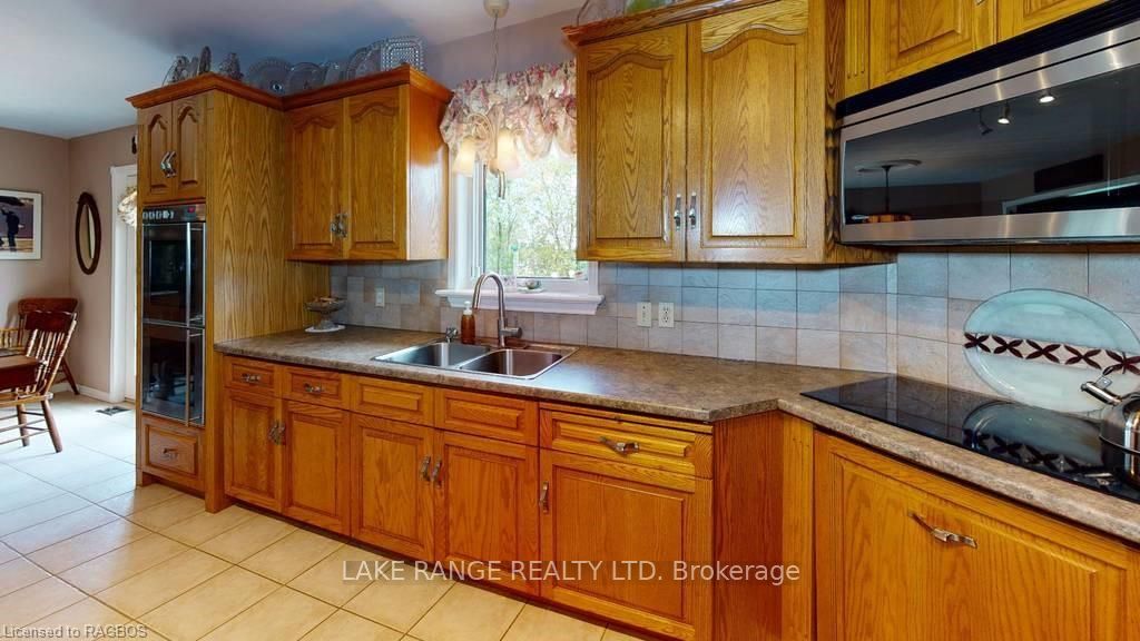 349 SOUTH DELHI Street, Huron-Kinloss, ON N0G 2H0 photo 3