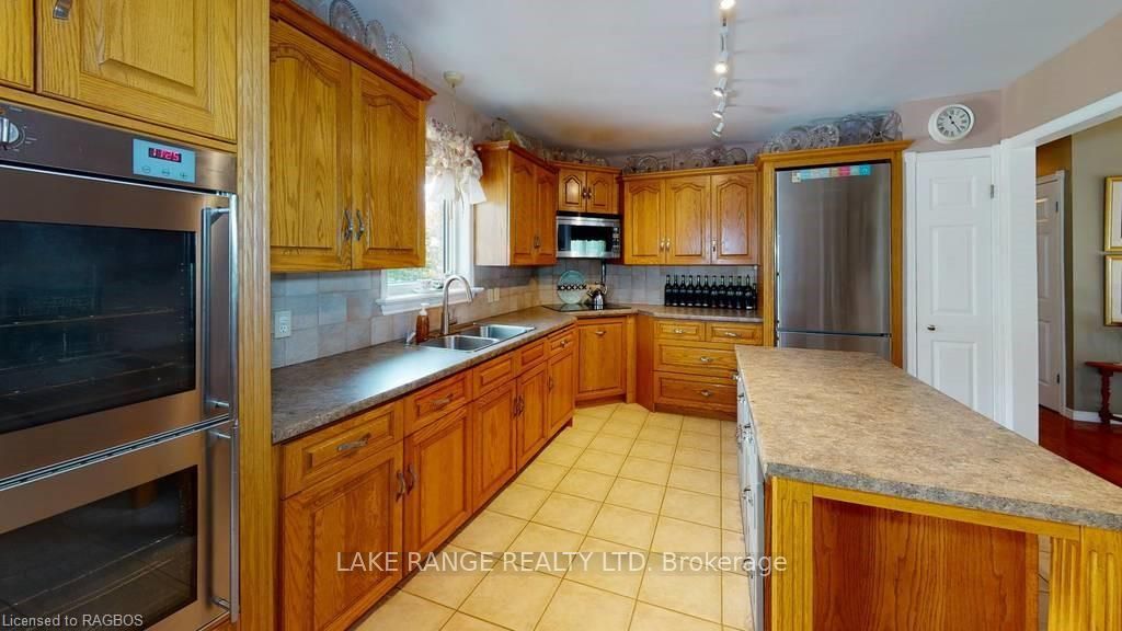 349 SOUTH DELHI Street, Huron-Kinloss, ON N0G 2H0 photo 4