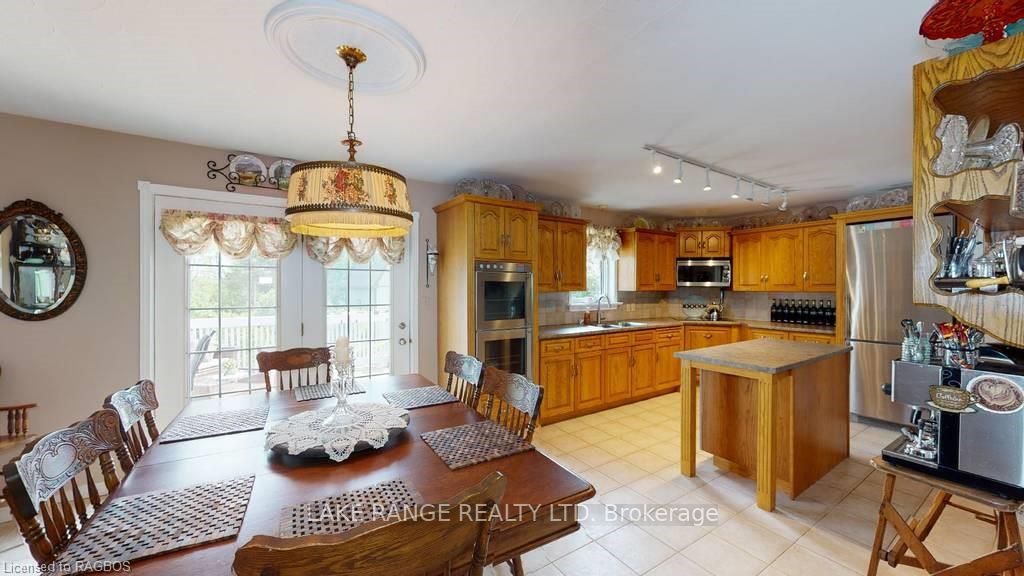 349 SOUTH DELHI Street, Huron-Kinloss, ON N0G 2H0 photo 5