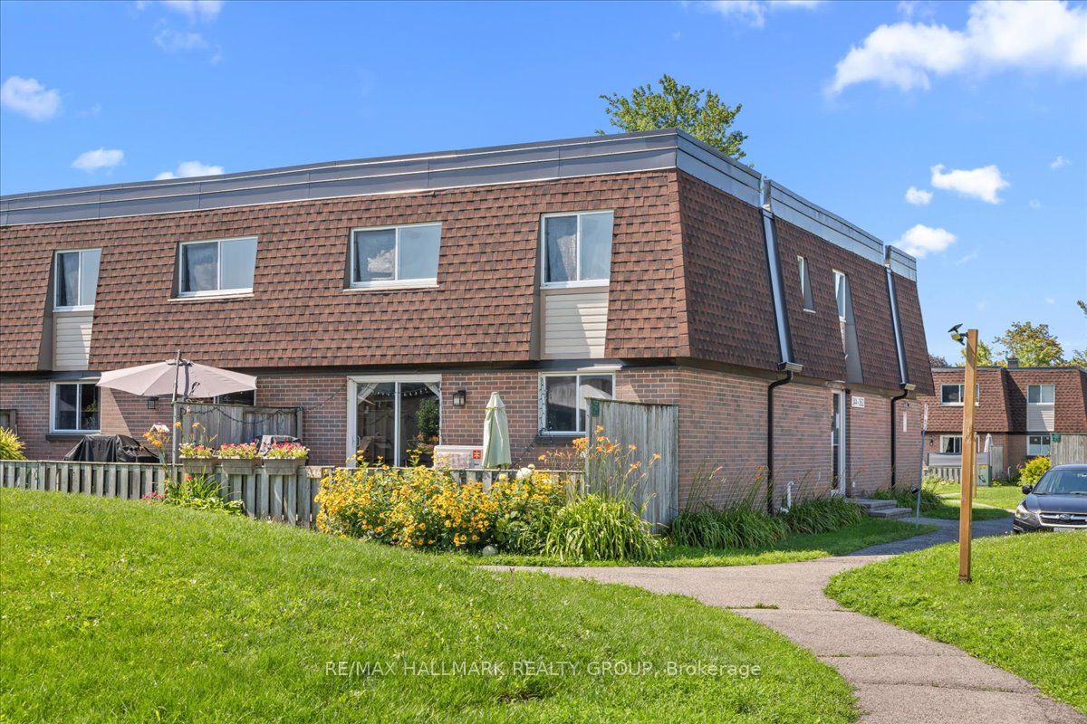 346 Garden Glen Private, Meadowlands - Crestview and Area, ON K2G 1E4 photo 3