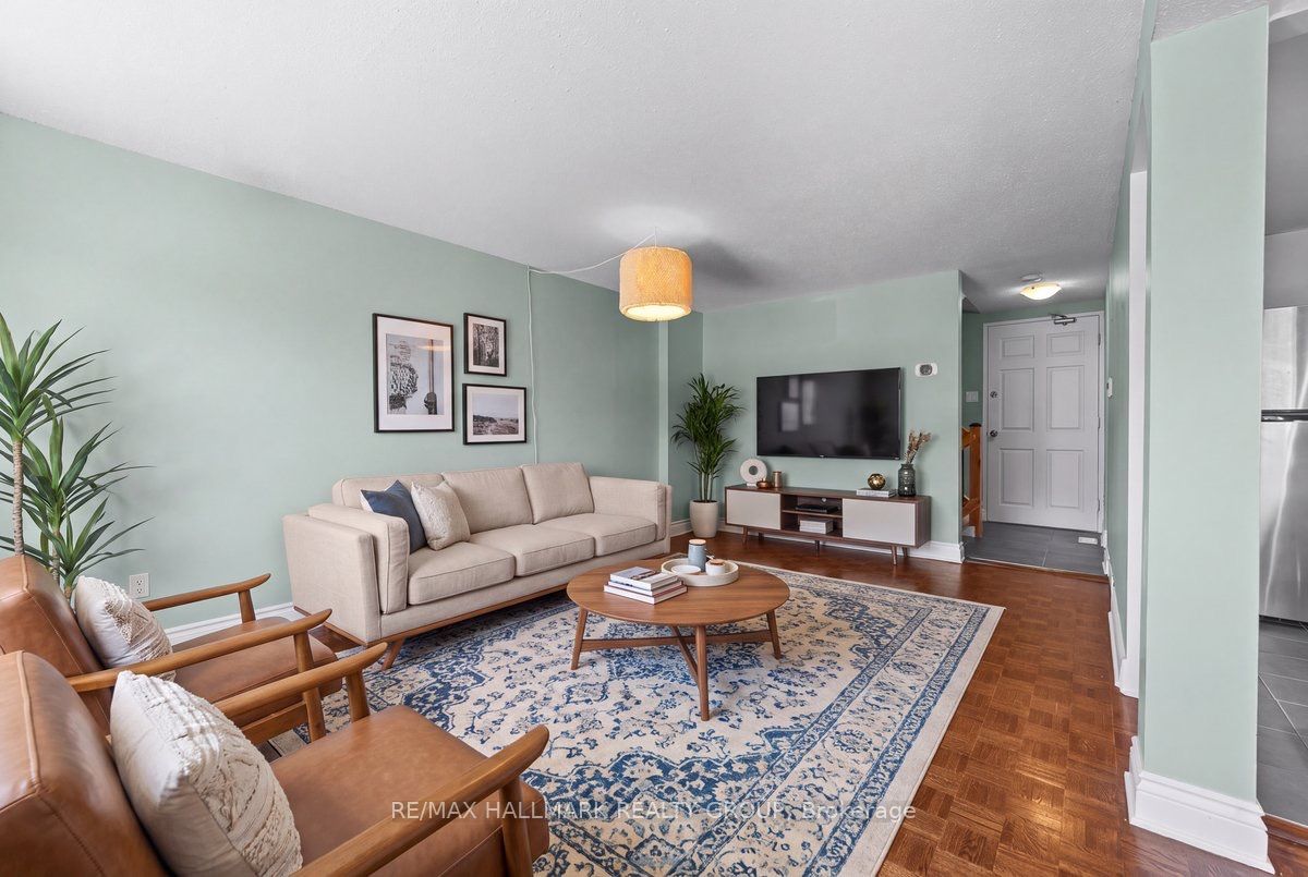 346 Garden Glen Private, Meadowlands - Crestview and Area, ON K2G 1E4 photo 4