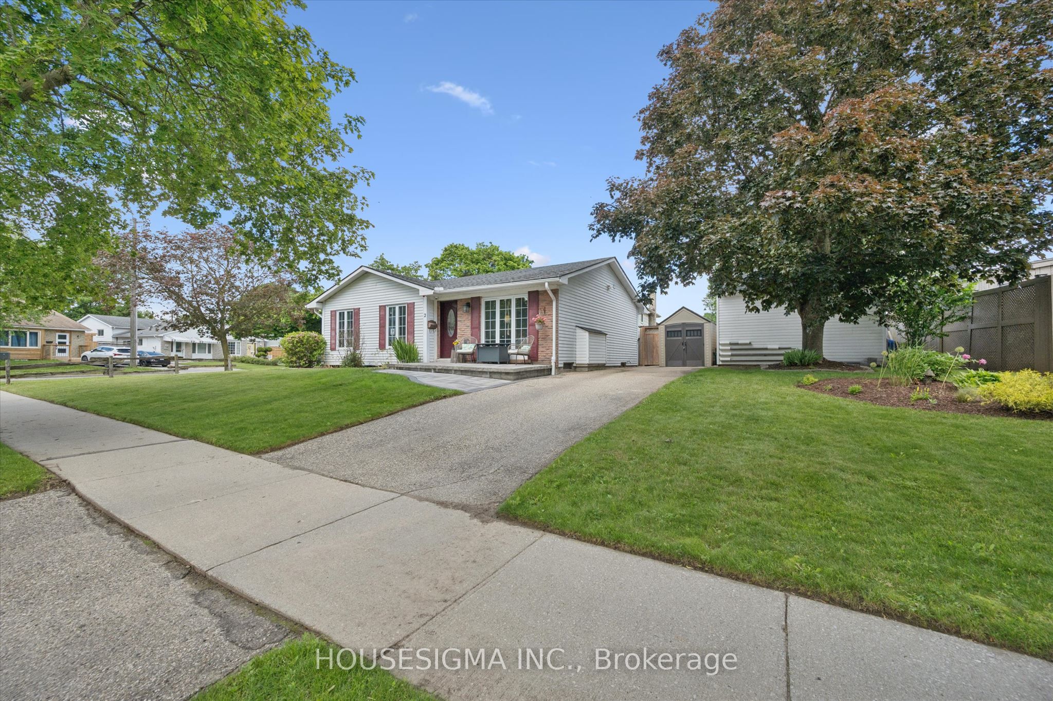 2 Keewatin Avenue, Kitchener, ON N2B 3L5 photo 2