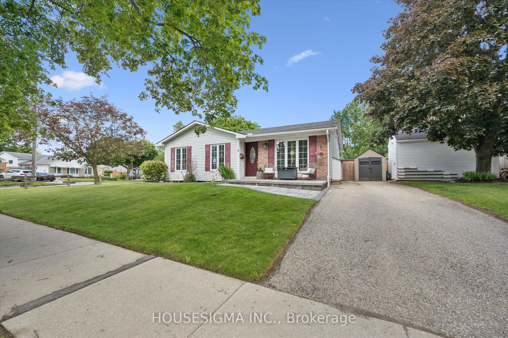 2 Keewatin Avenue, Kitchener, ON N2B 3L5 photo 3