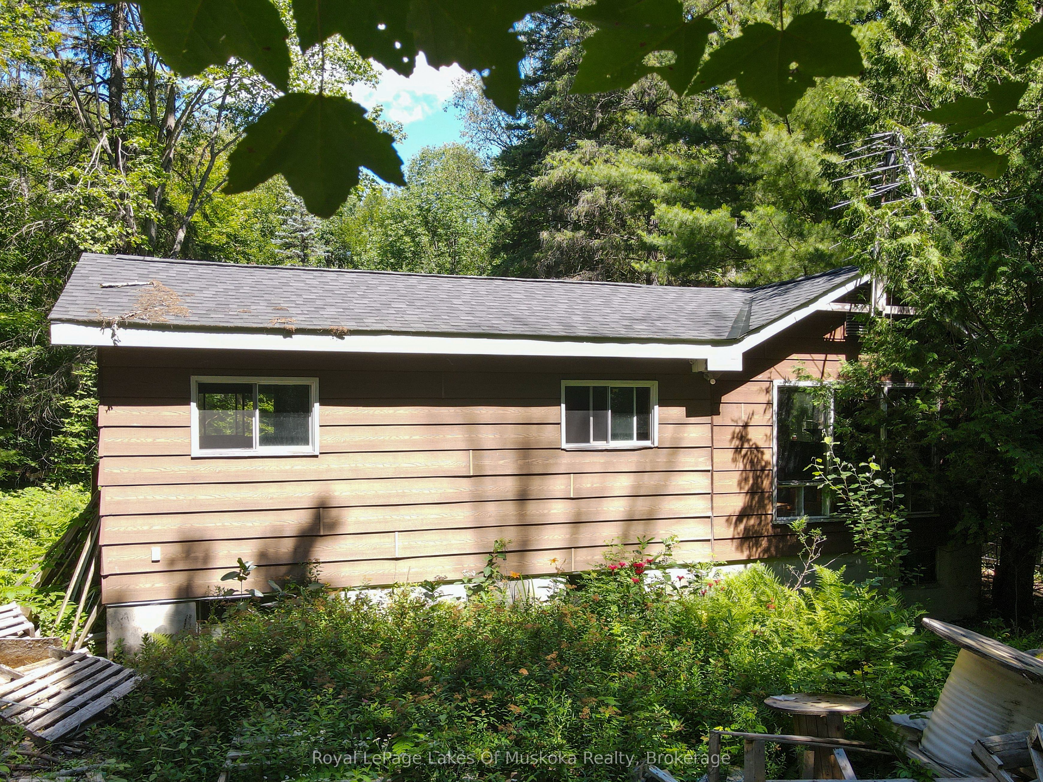182 Old School House Road, Huntsville, ON P1H 2J4