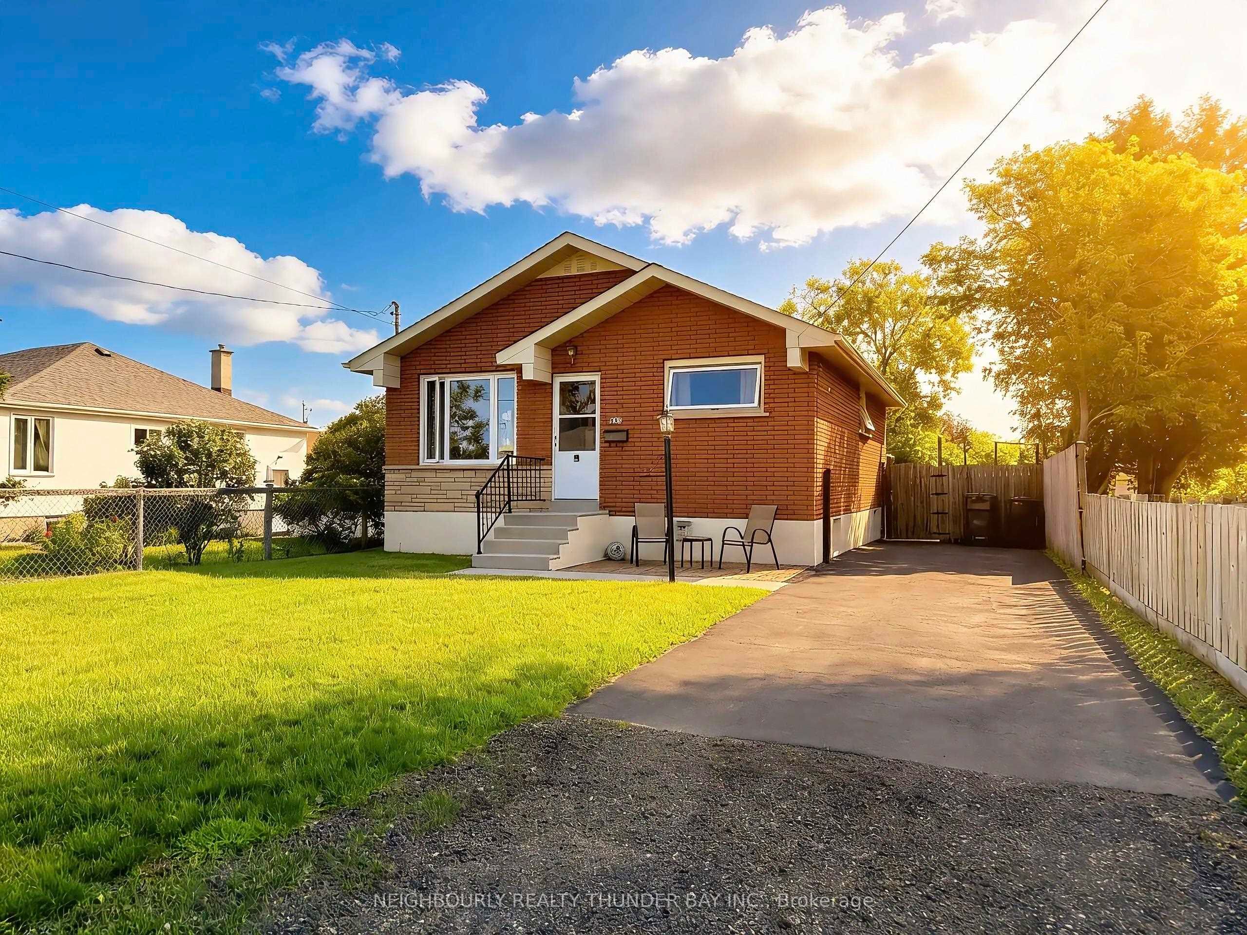 208 Otto Street, Thunder Bay, ON P7A 2T3