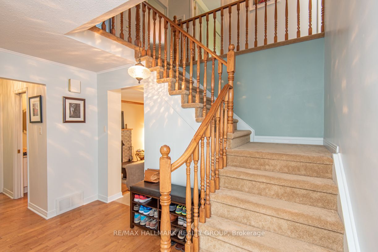 18 Hesse Crescent, Stittsville - Munster - Richmond, ON K2S 1E4 photo 3